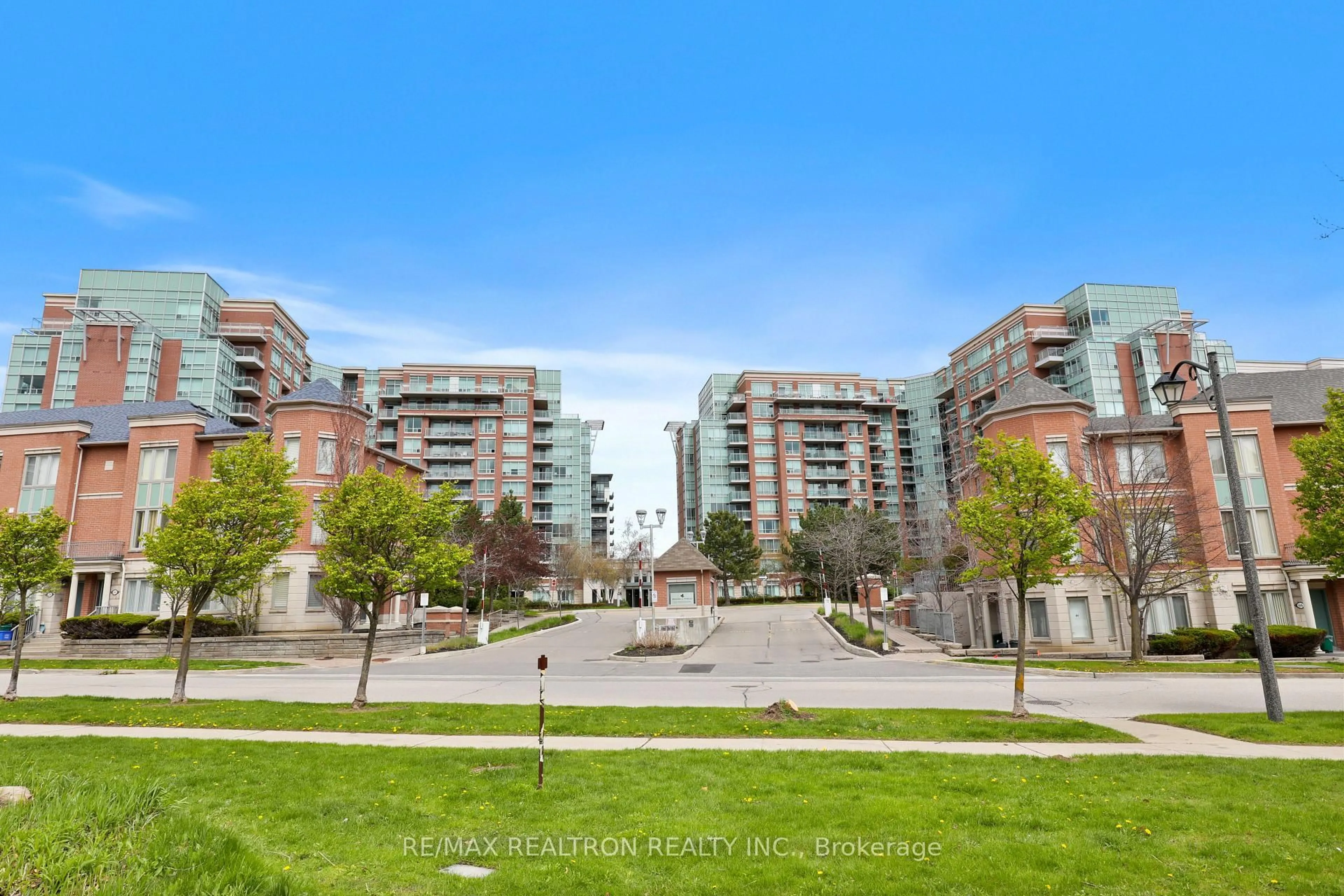 A pic from outside/outdoor area/front of a property/back of a property/a pic from drone, city buildings view from balcony for 48 Suncrest Blvd #112, Markham Ontario L3T 7Y5