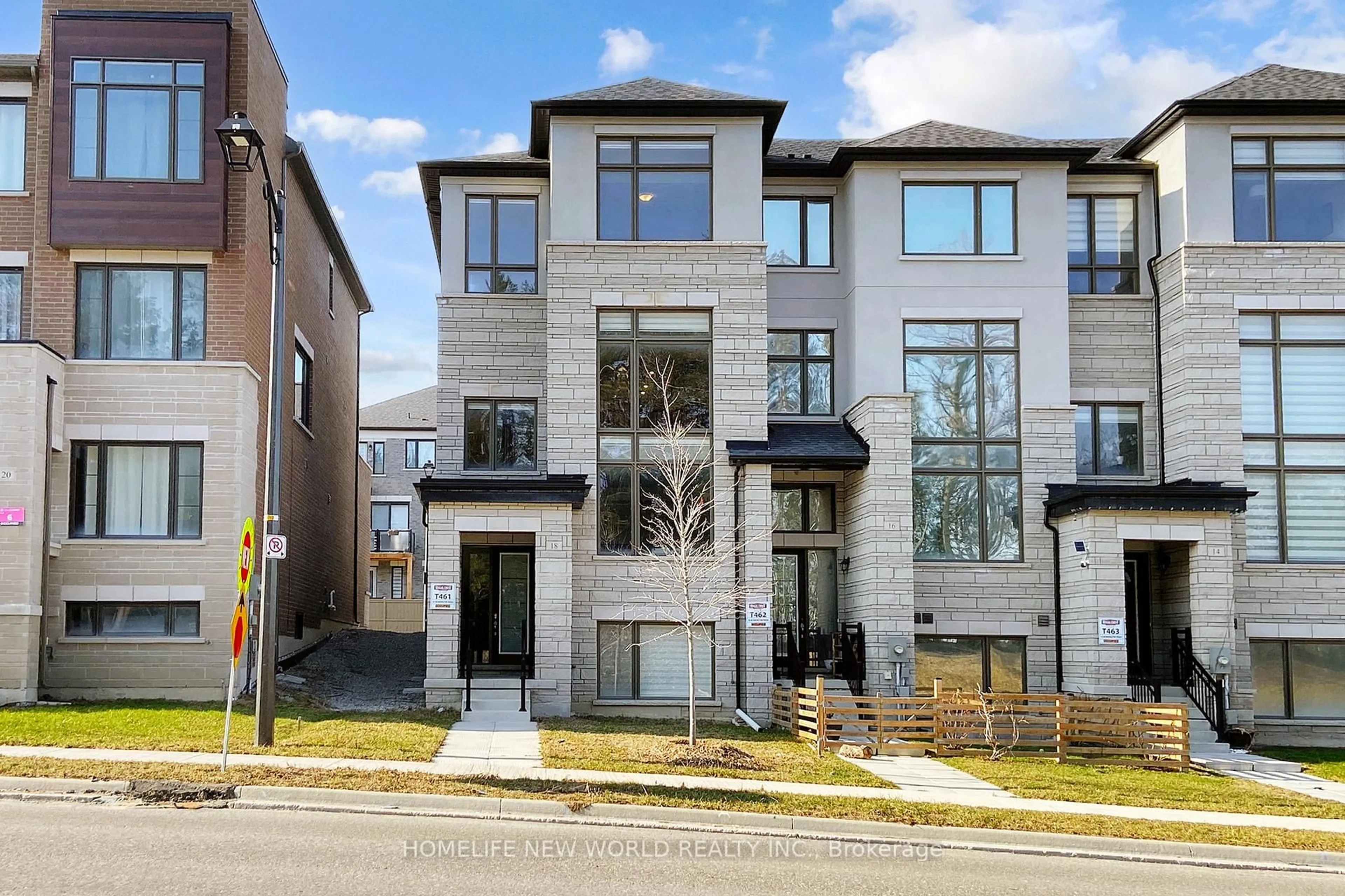 Home with brick exterior material, street for 18 Bennington Rd, Newmarket Ontario L3X 0M8