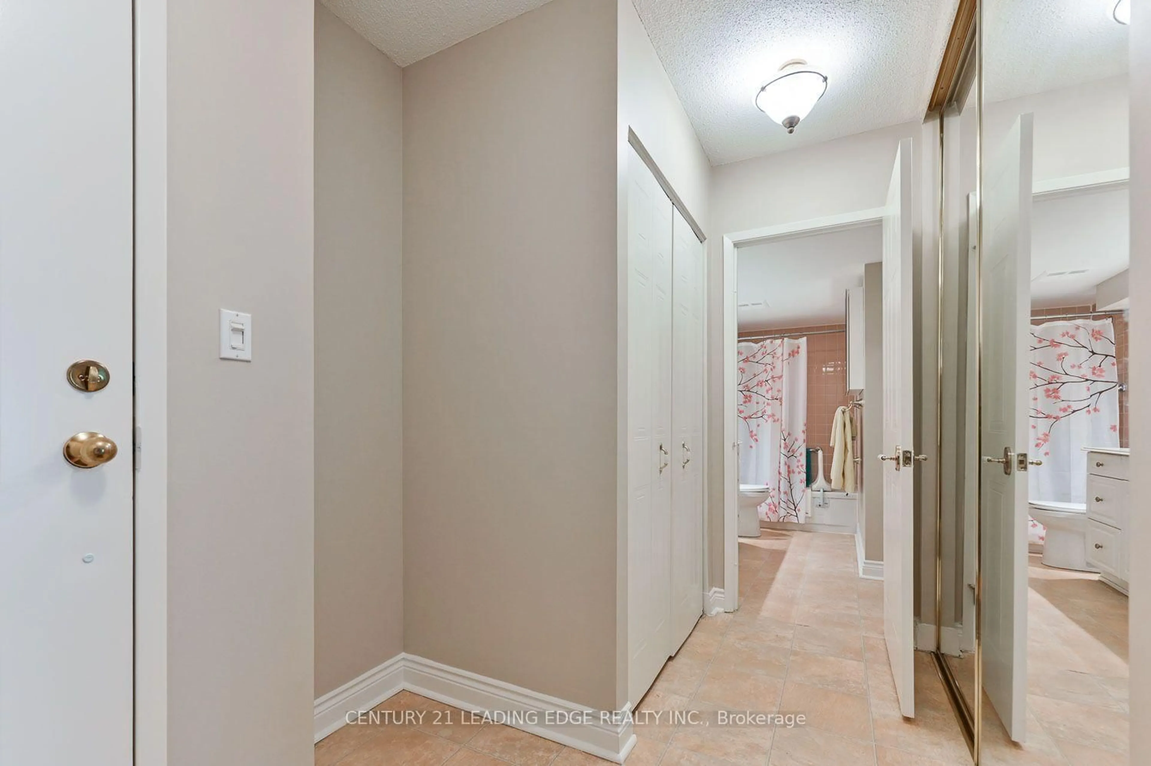 Indoor entryway for 100 Anna Russell Way #103, Markham Ontario L3R 6C7