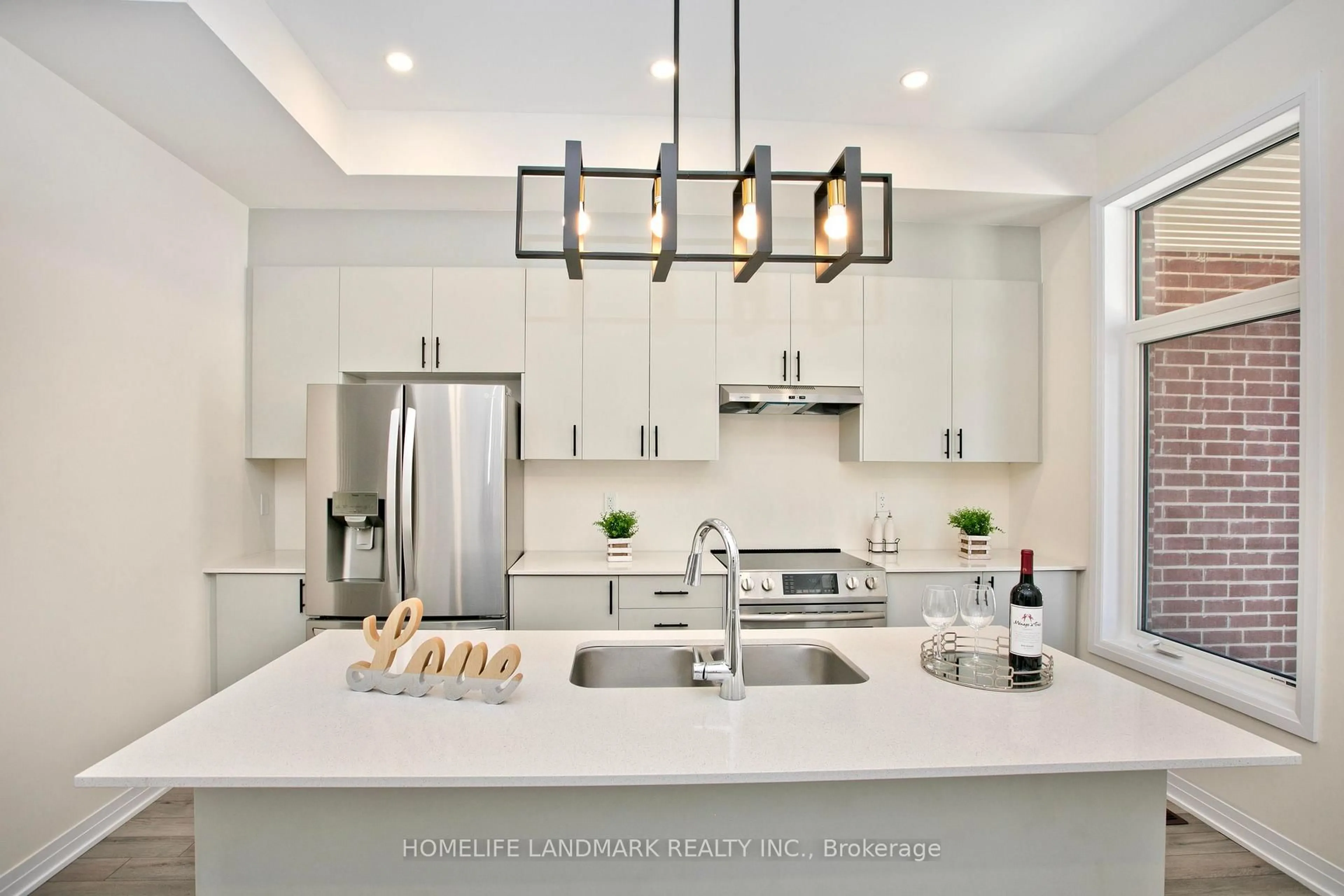 Contemporary kitchen, unknown for 33 Kahshe Lane, Richmond Hill Ontario L4S 0N7