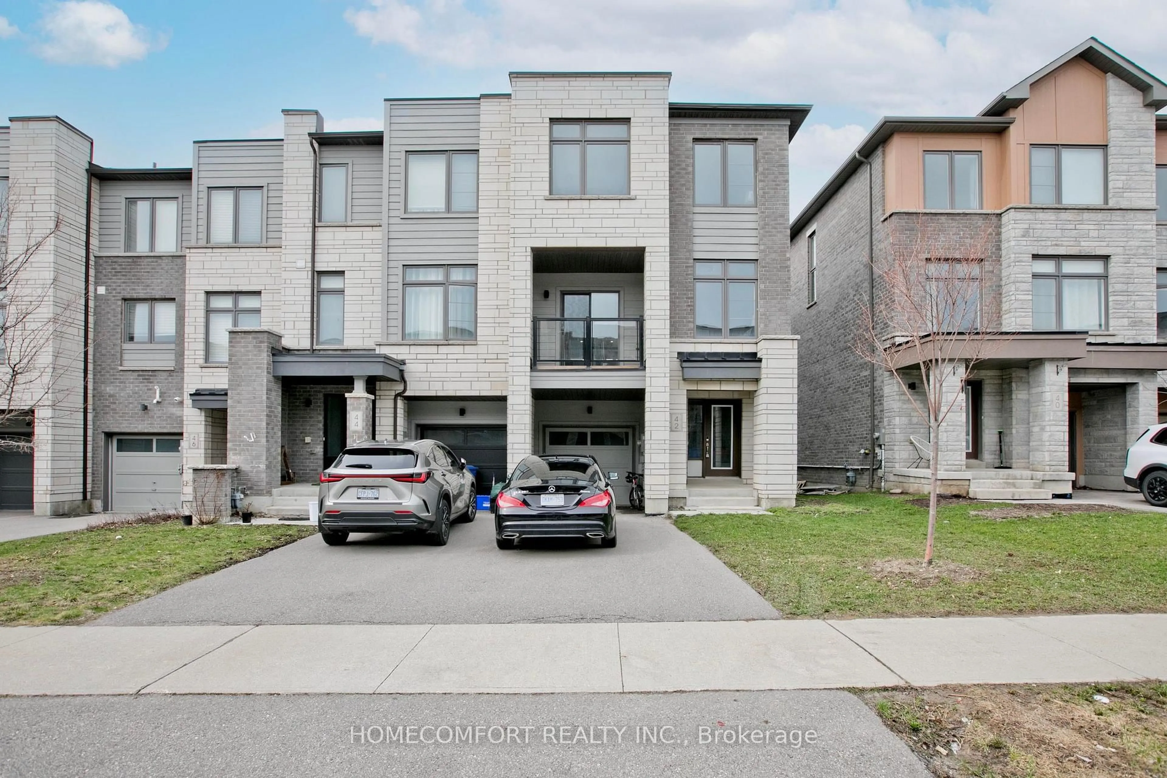 Unknown for 42 Vantage Loop, Newmarket Ontario L3X 0K6