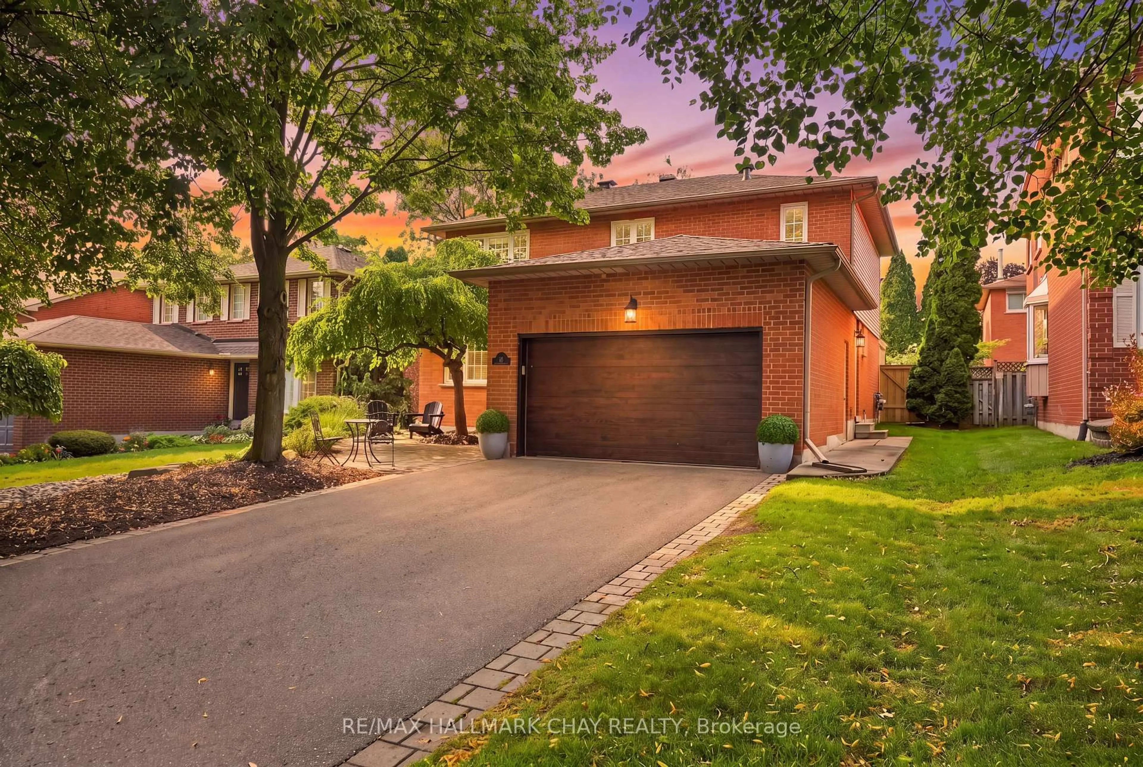 Home with brick exterior material, street for 23 Twelve Oaks Dr, Aurora Ontario L4G 6J5