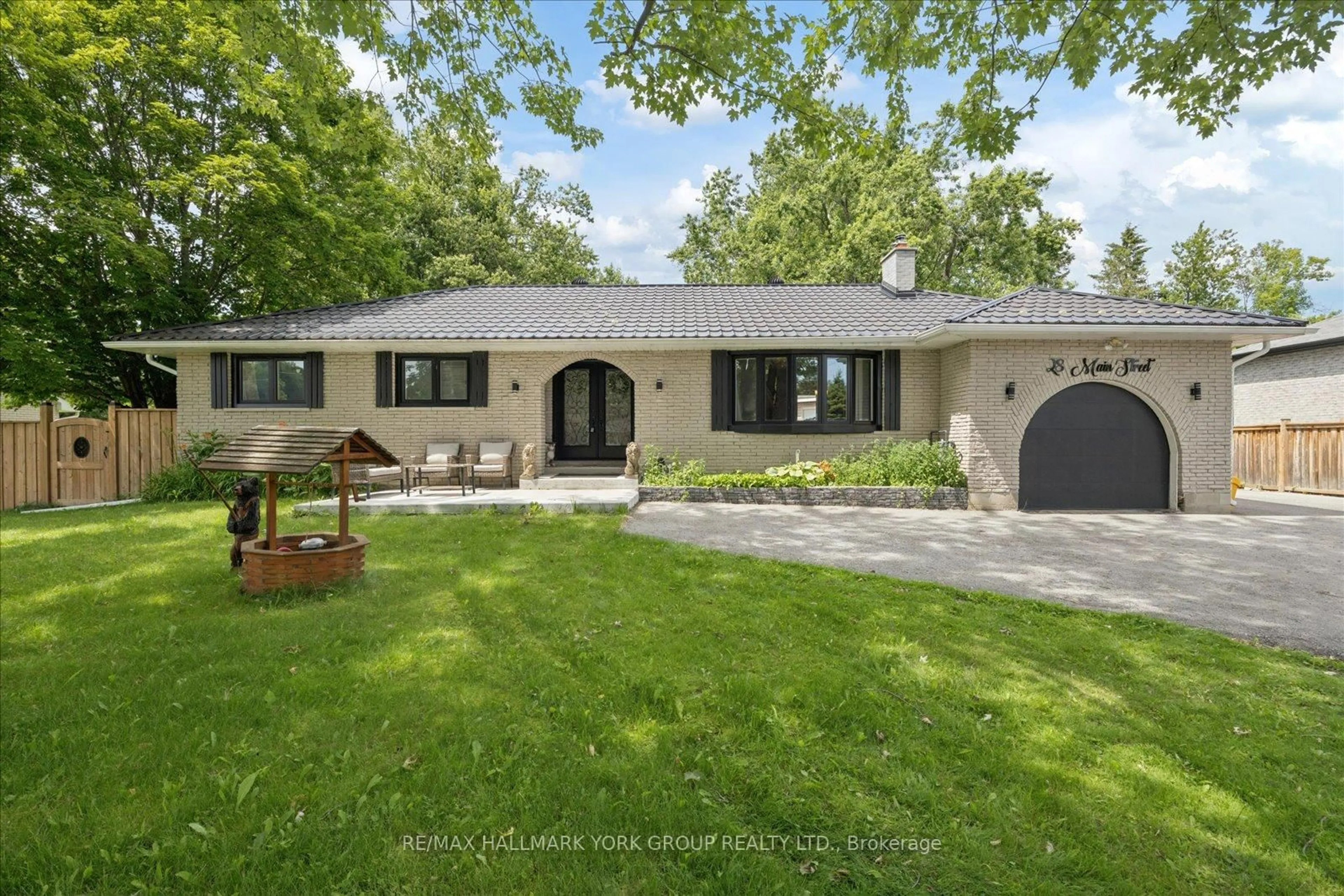 Home with brick exterior material, street for 28 Main St, Georgina Ontario L0E 1N0