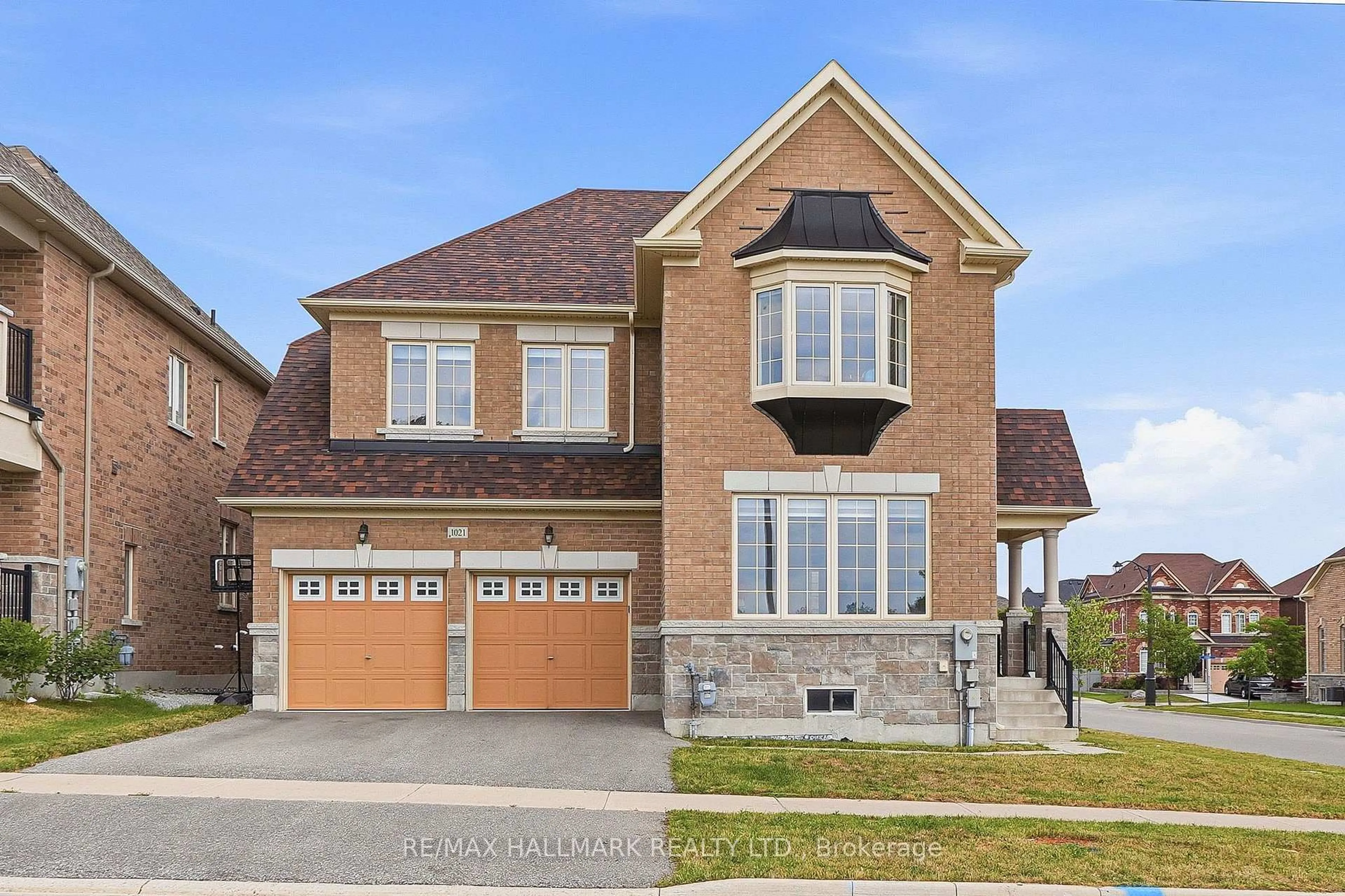 Home with brick exterior material, street for 1021 Langford Blvd, Bradford West Gwillimbury Ontario L3Z 4K9