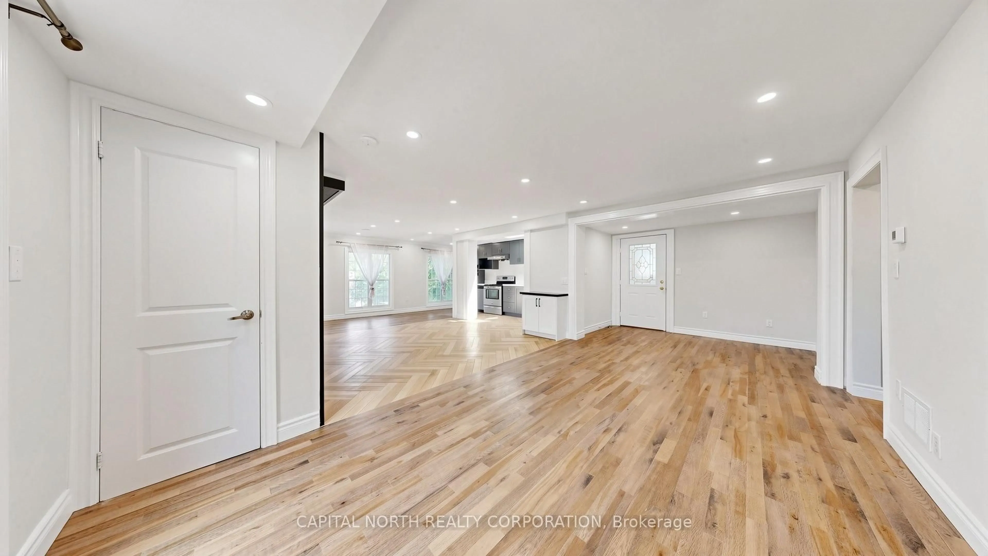Unknown for 64 Machell Ave, Aurora Ontario L4G 2R7
