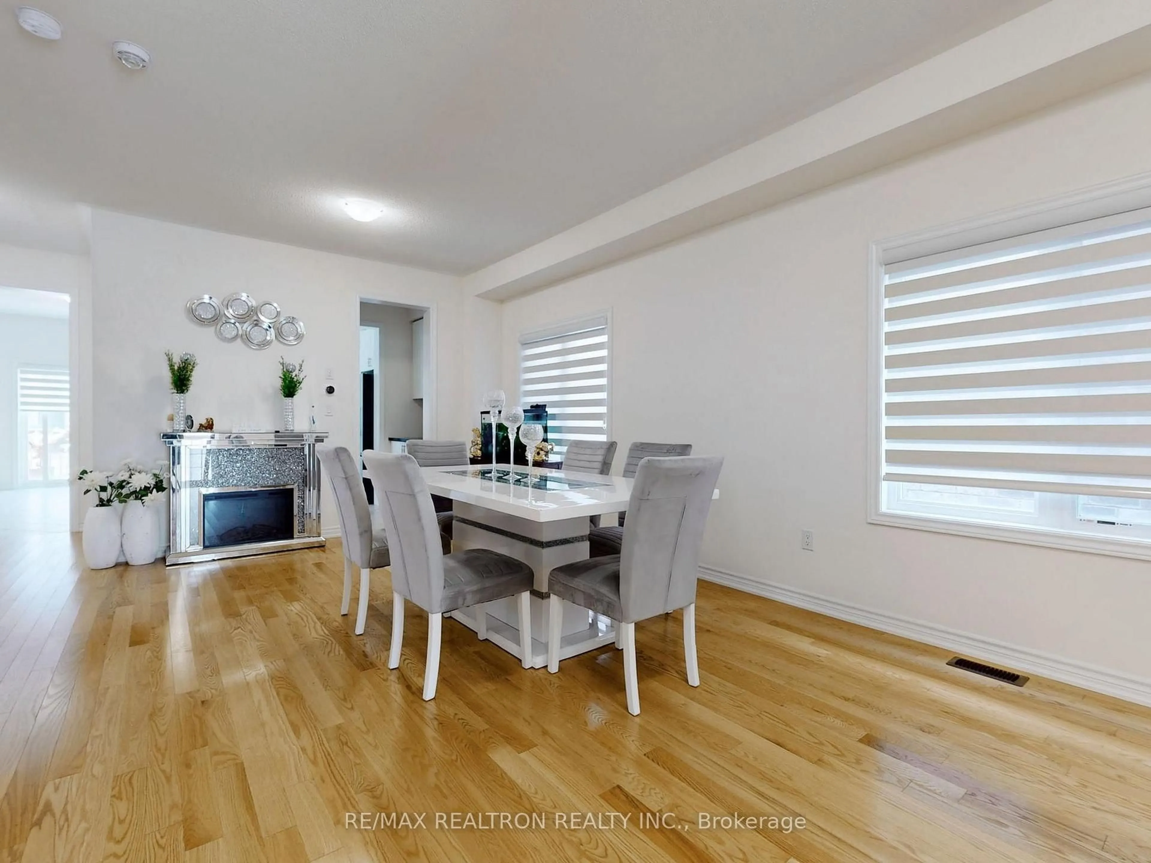 Dining room, unknown for 362 Danny Wheeler Blvd, Georgina Ontario L4P 0K2