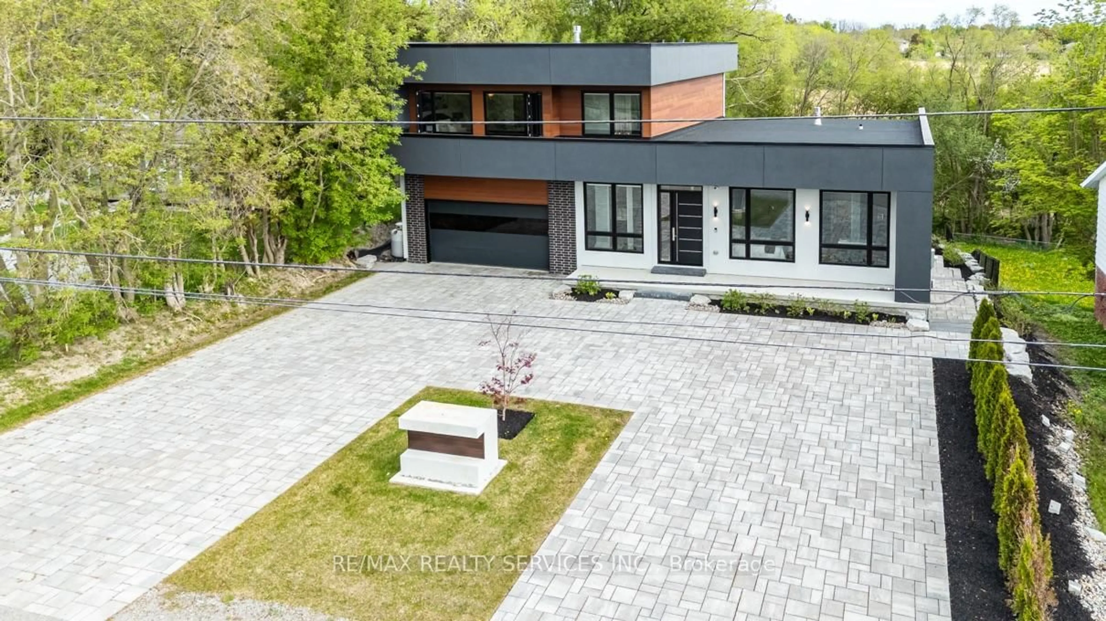 Home with brick exterior material, street for 1395 Old Green Lane, East Gwillimbury Ontario L9N 0L8