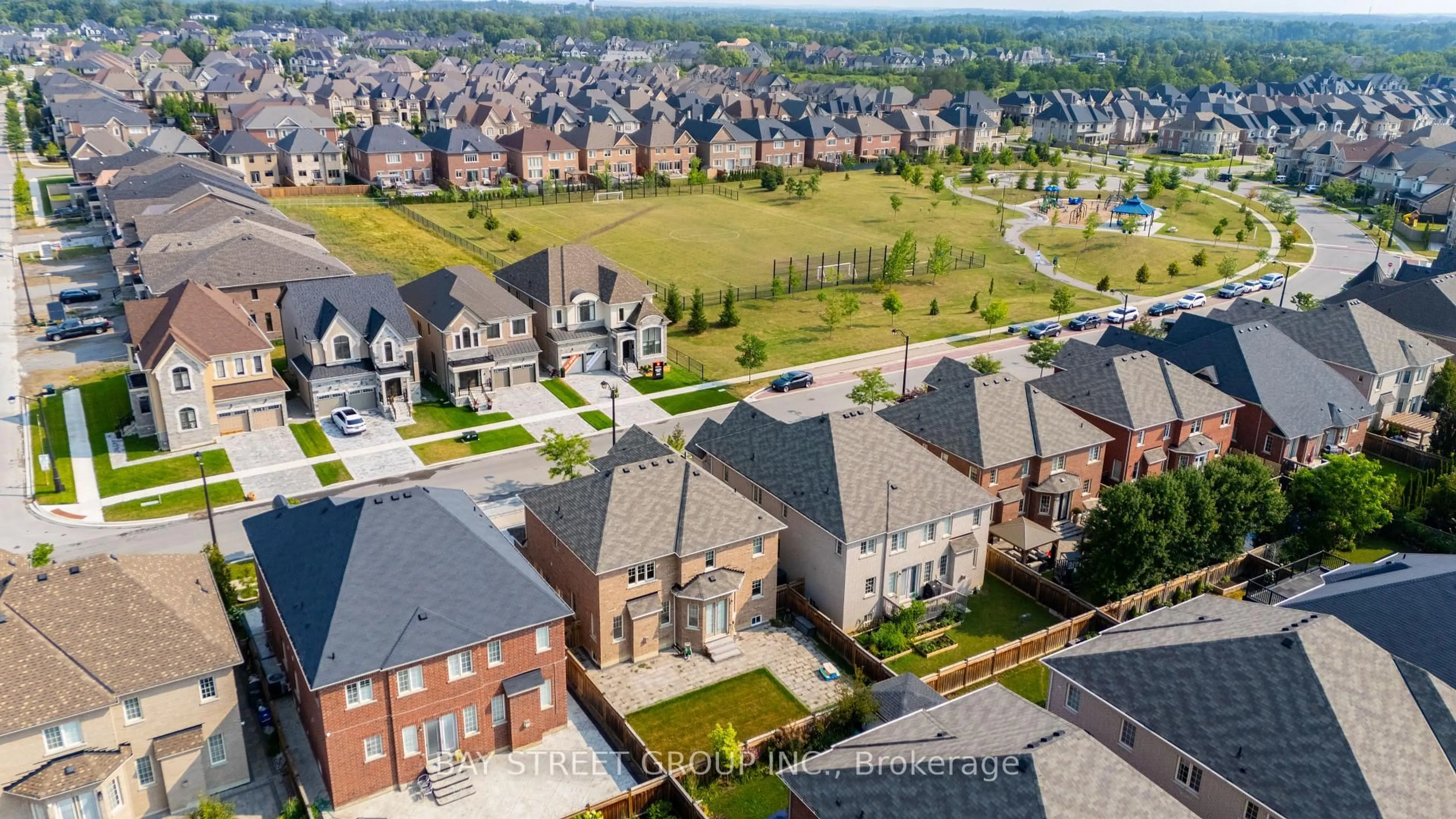 A pic from outside/outdoor area/front of a property/back of a property/a pic from drone, city buildings view from balcony for 31 Woodgate Pines Dr, Vaughan Ontario L4H 4A8