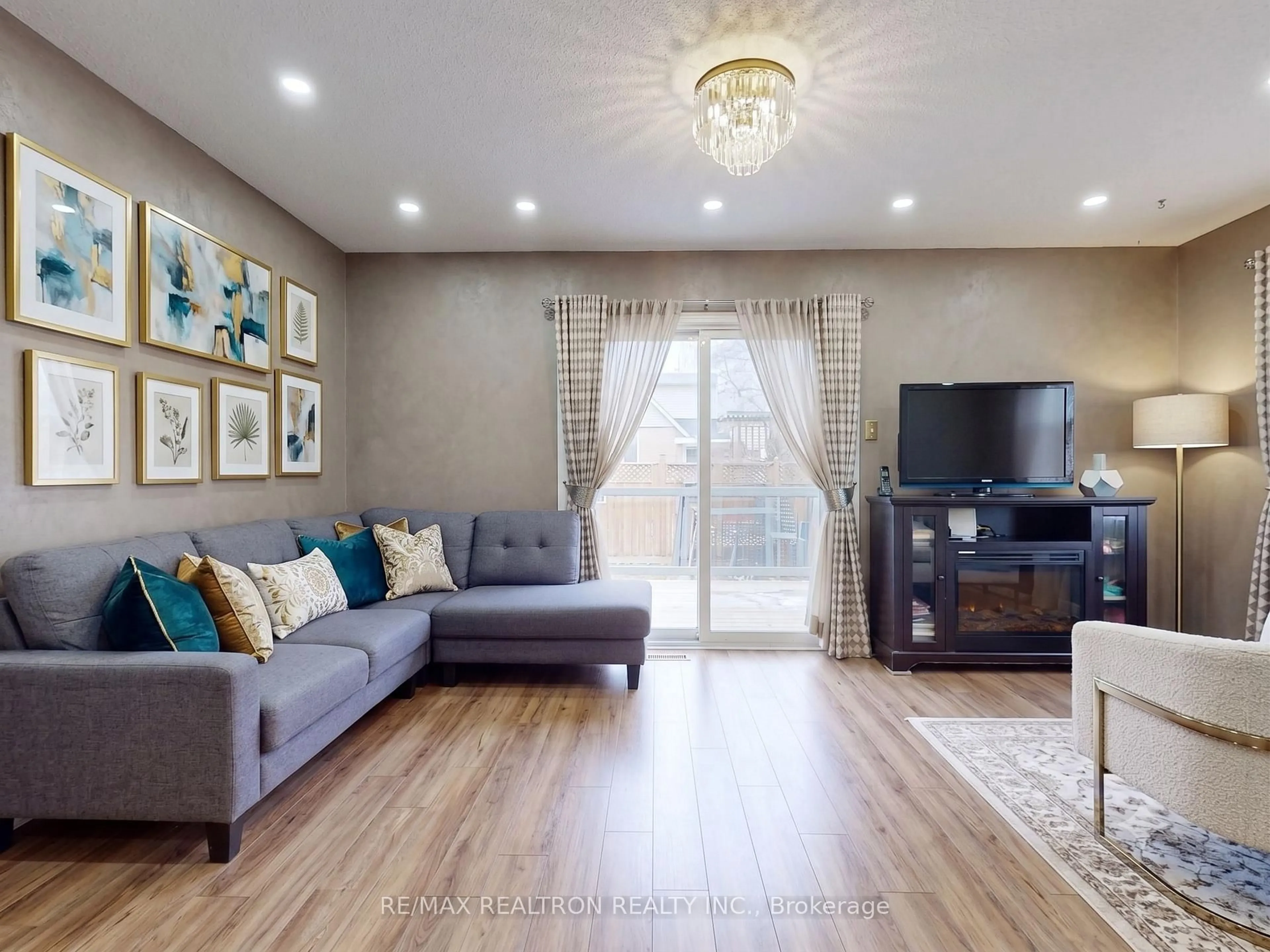 Living room with furniture, wood/laminate floor for 159 Patterson St, Newmarket Ontario L3Y 3L4