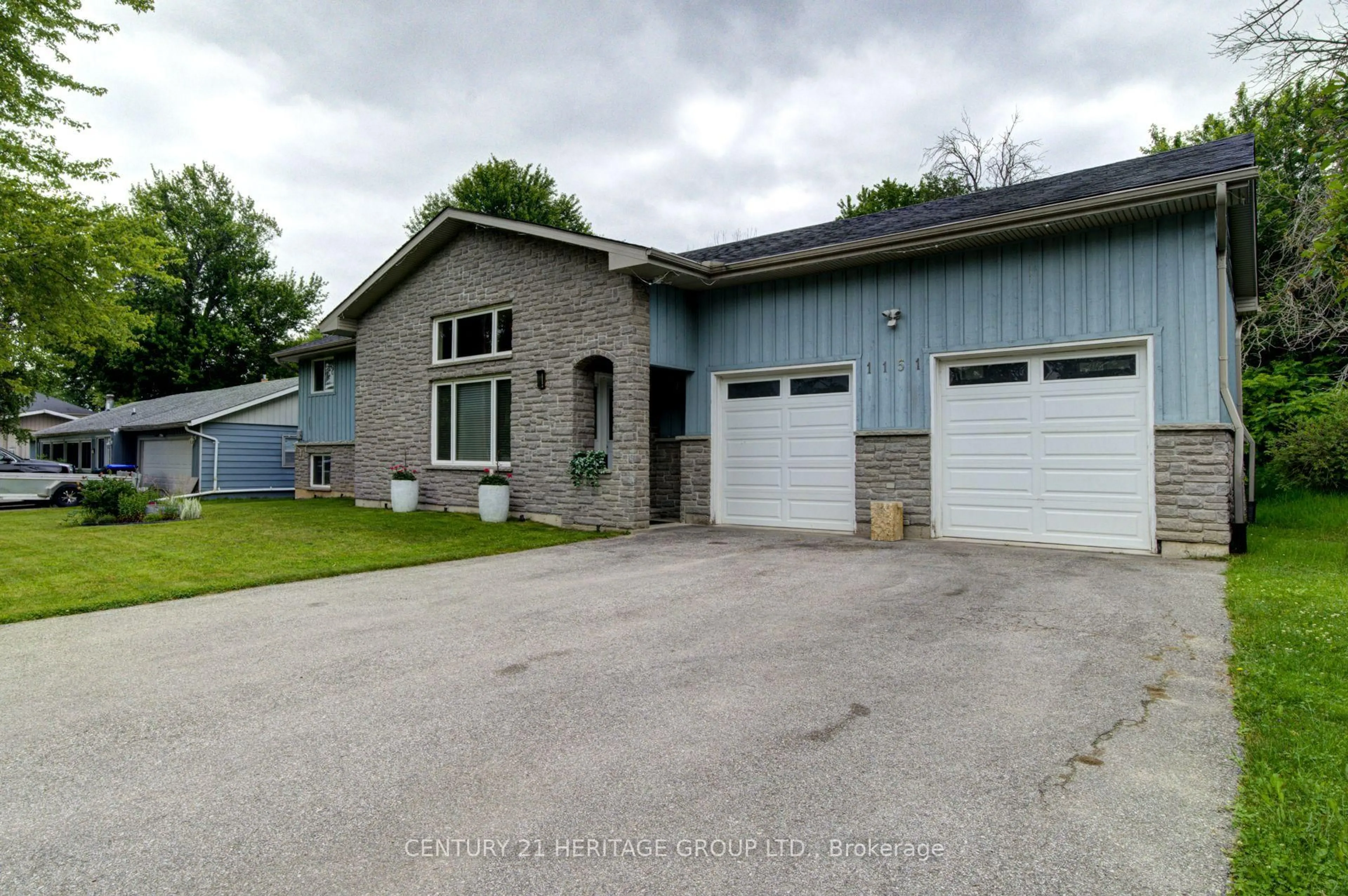 Home with brick exterior material, street for 1151 Birch Rd, Innisfil Ontario L0L 1R0