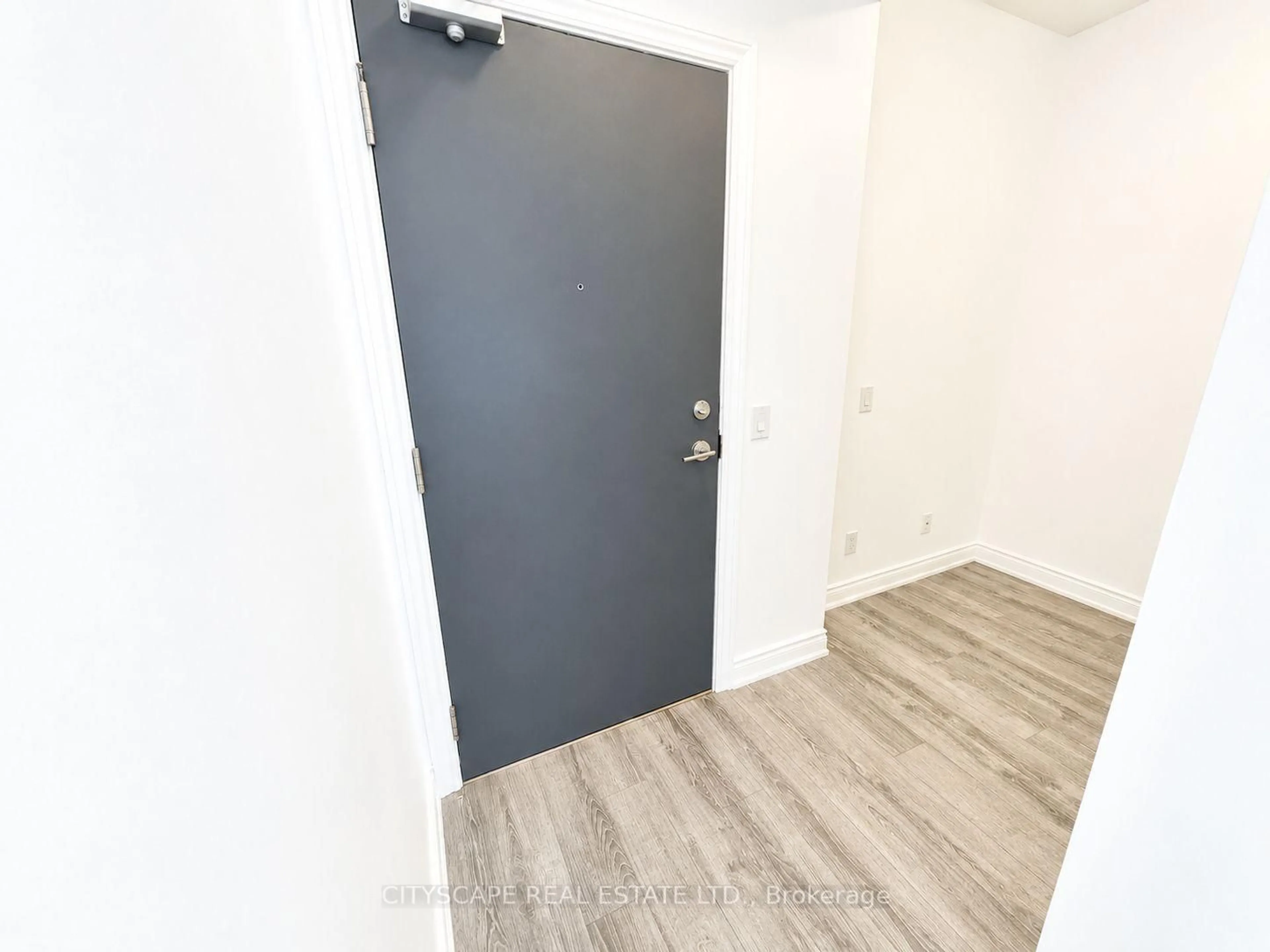 Indoor entryway for 9618 Yonge St #1003, Richmond Hill Ontario L4C 0X5