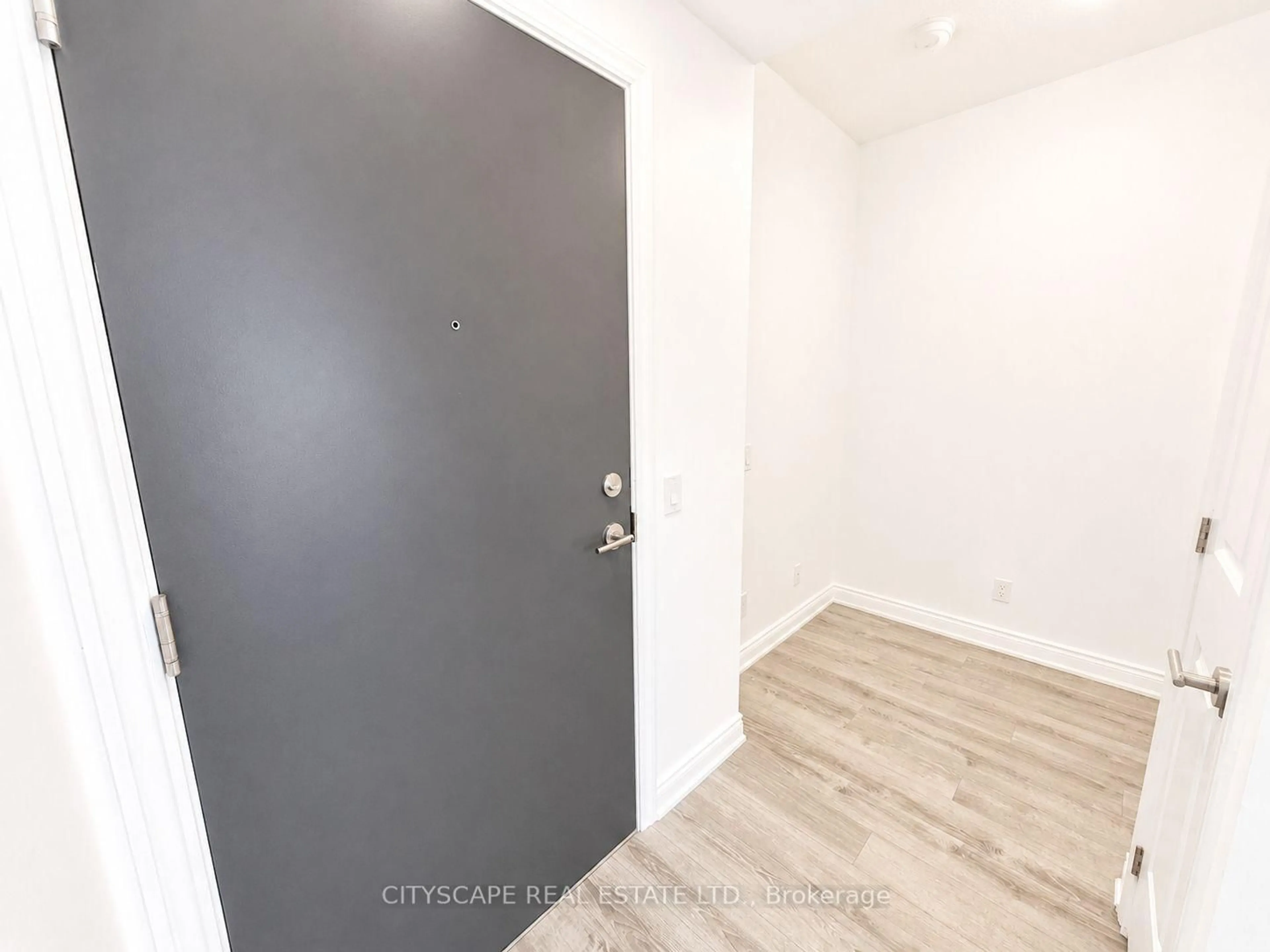 Indoor entryway for 9618 Yonge St #1003, Richmond Hill Ontario L4C 0X5