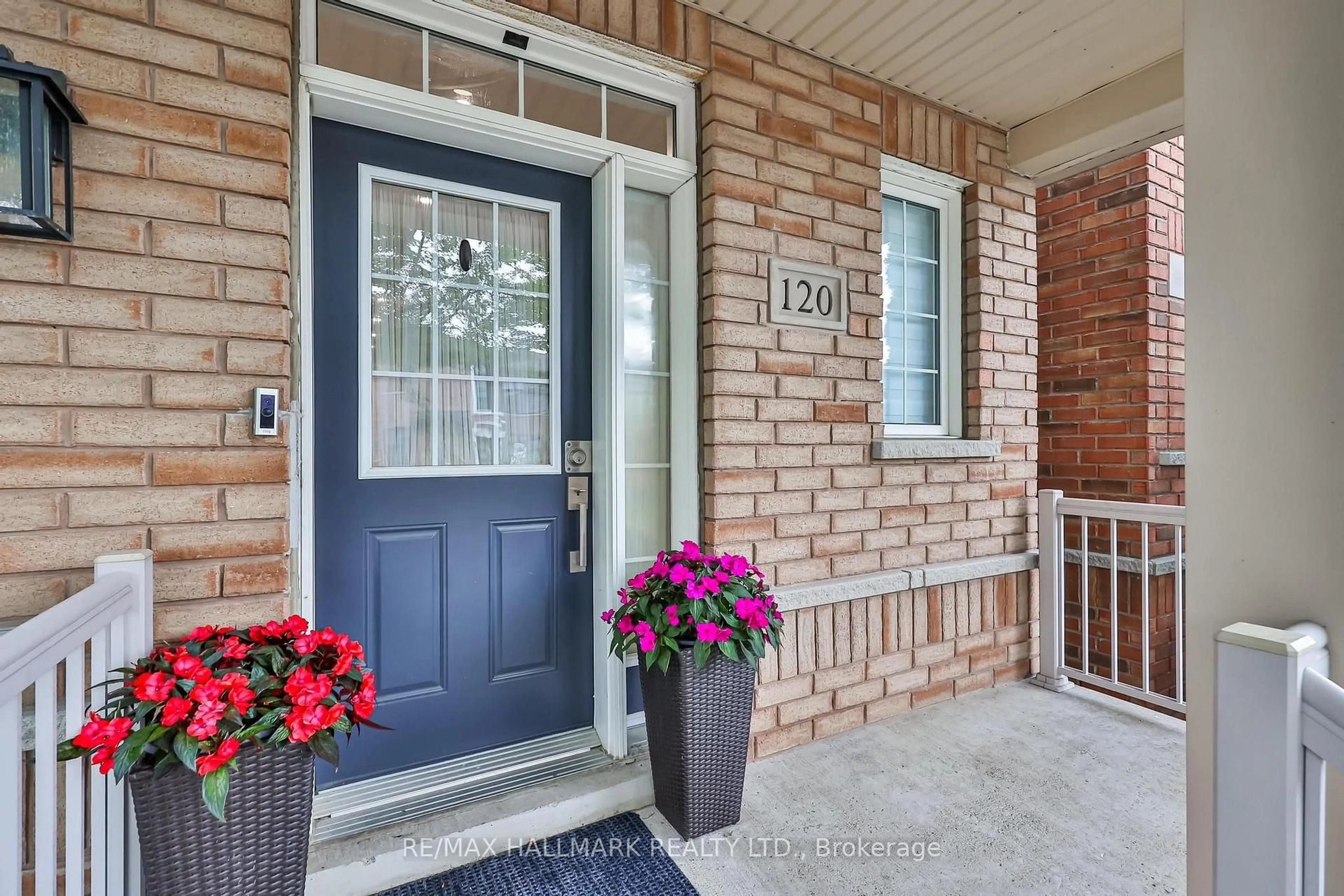 Indoor entryway for 120 Albert Lewis St, Markham Ontario L6B 0K4
