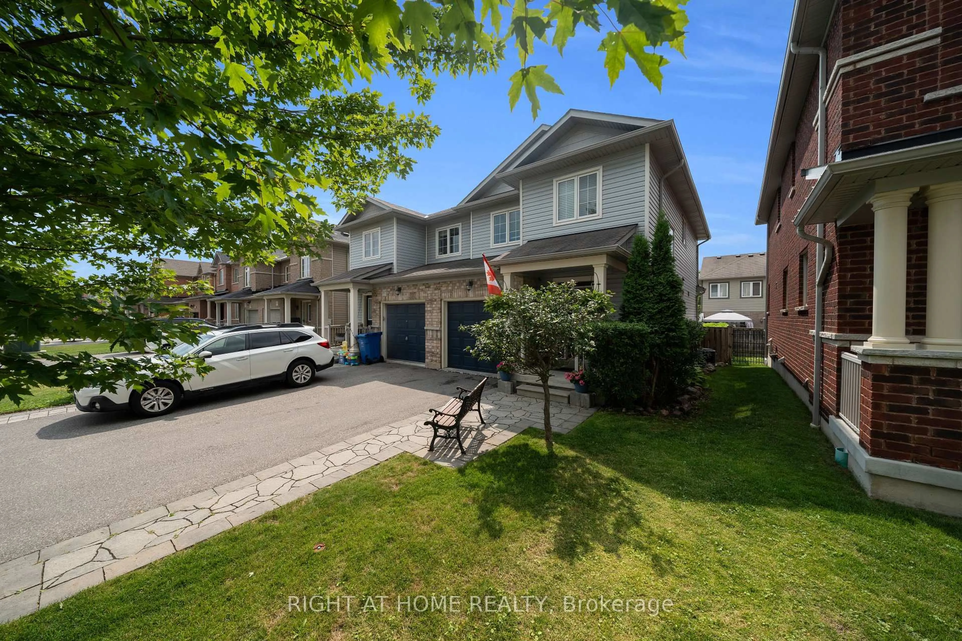 A pic from outside/outdoor area/front of a property/back of a property/a pic from drone, street for 119 Vera Lynn Cres, Whitchurch-Stouffville Ontario L4A 0X6