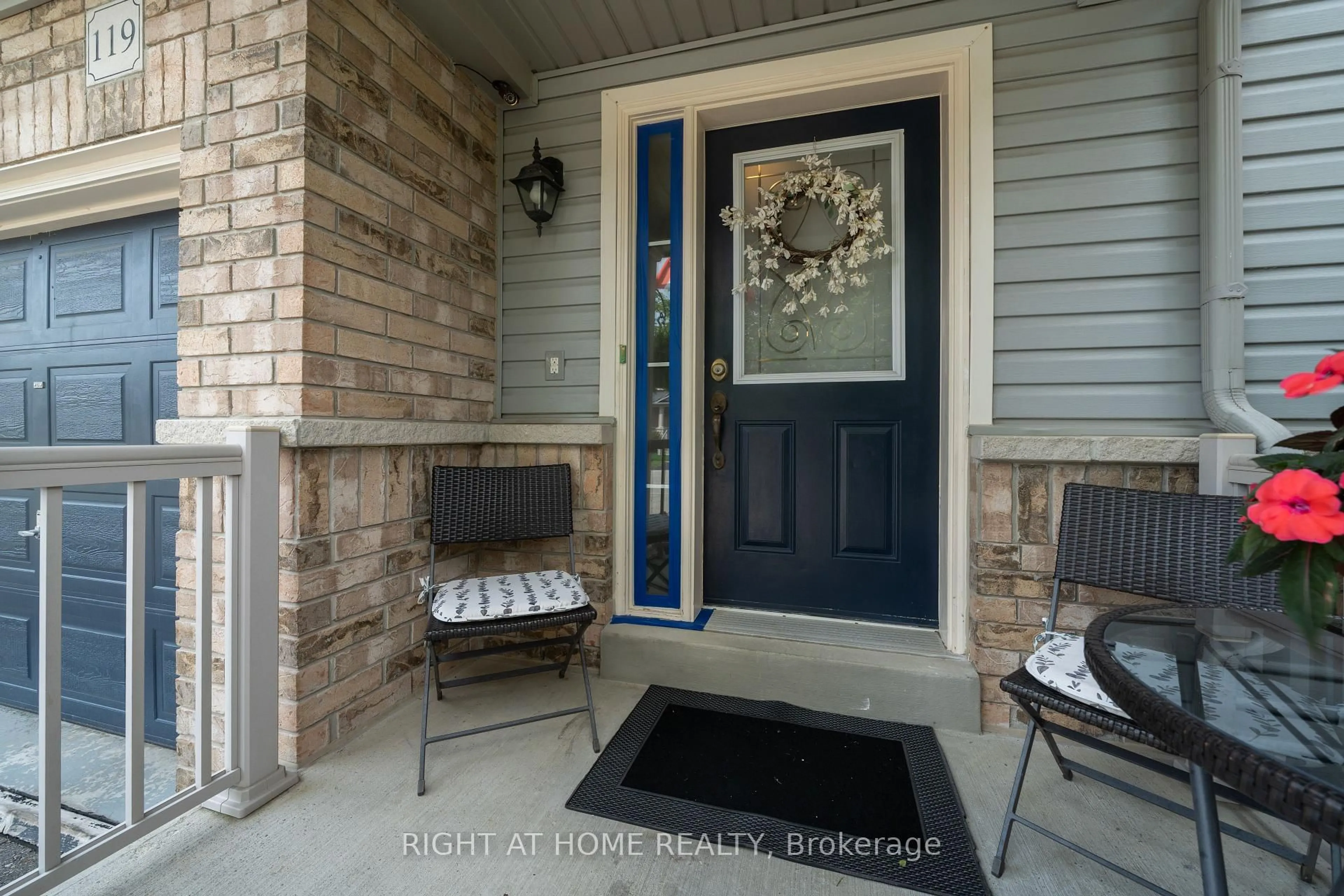 Indoor entryway for 119 Vera Lynn Cres, Whitchurch-Stouffville Ontario L4A 0X6