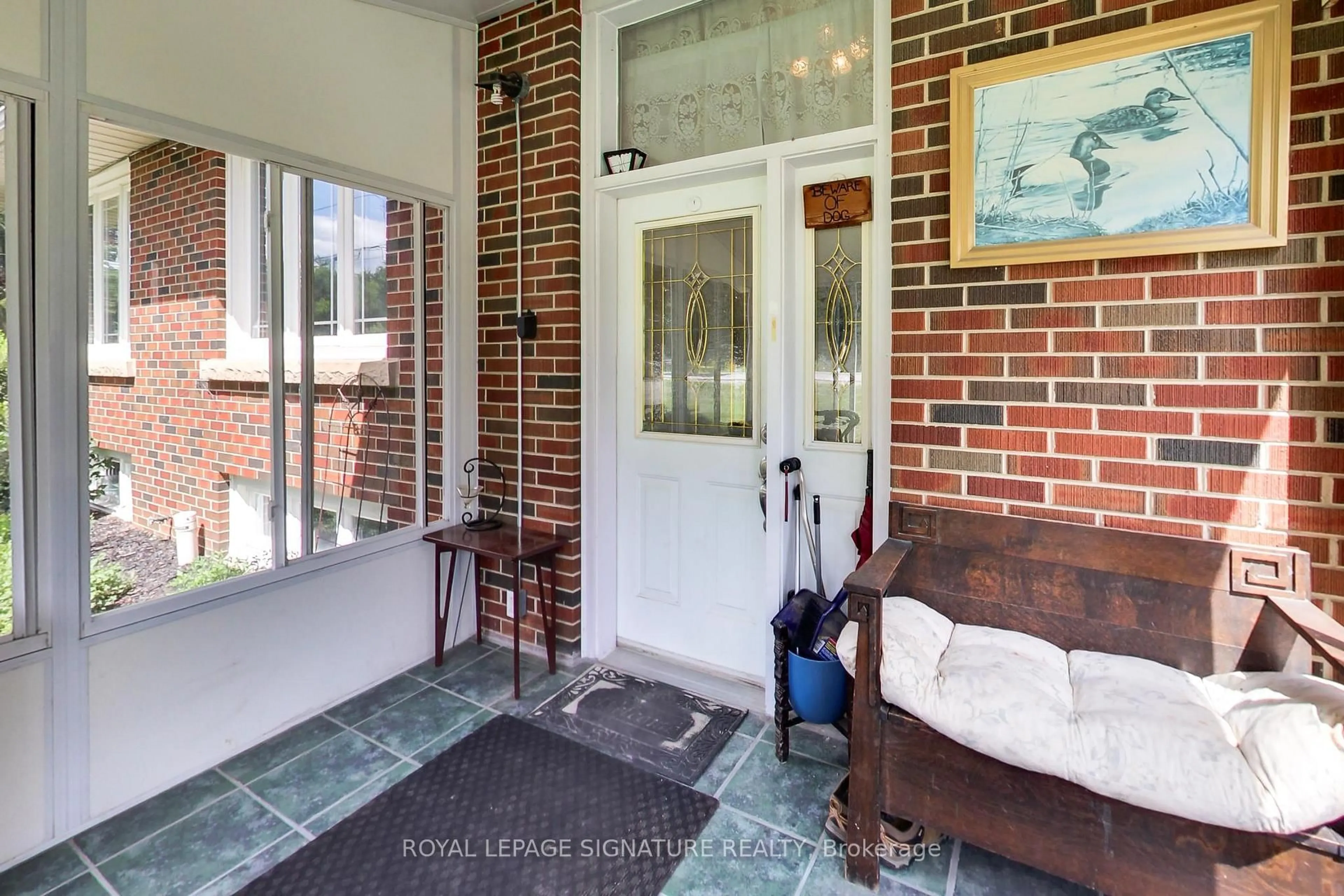 Indoor entryway for 12881 27 Highway, King Ontario L0G 1N0