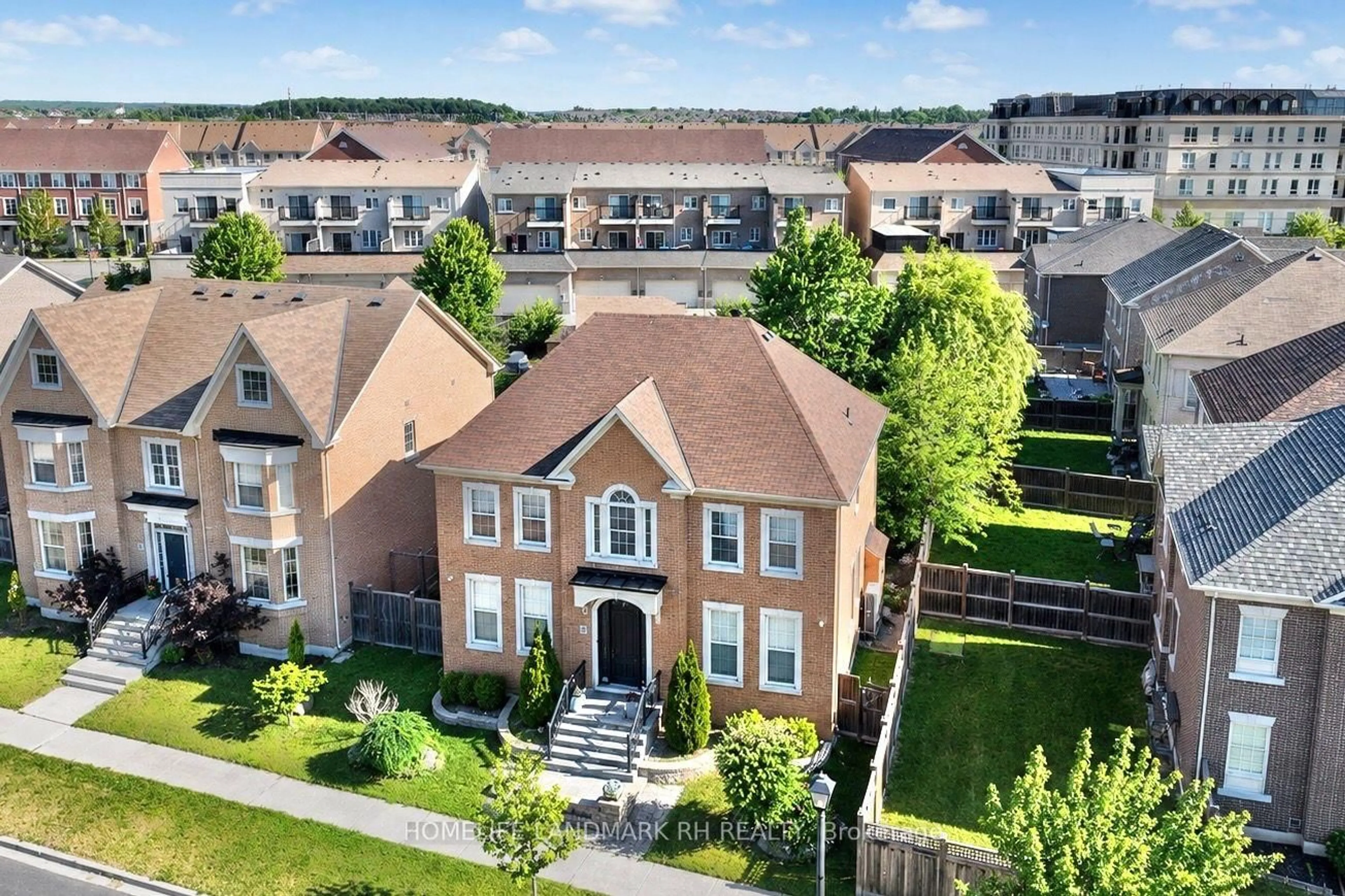 A pic from outside/outdoor area/front of a property/back of a property/a pic from drone, unknown for 70 MURISON Dr, Markham Ontario L6C 0J6