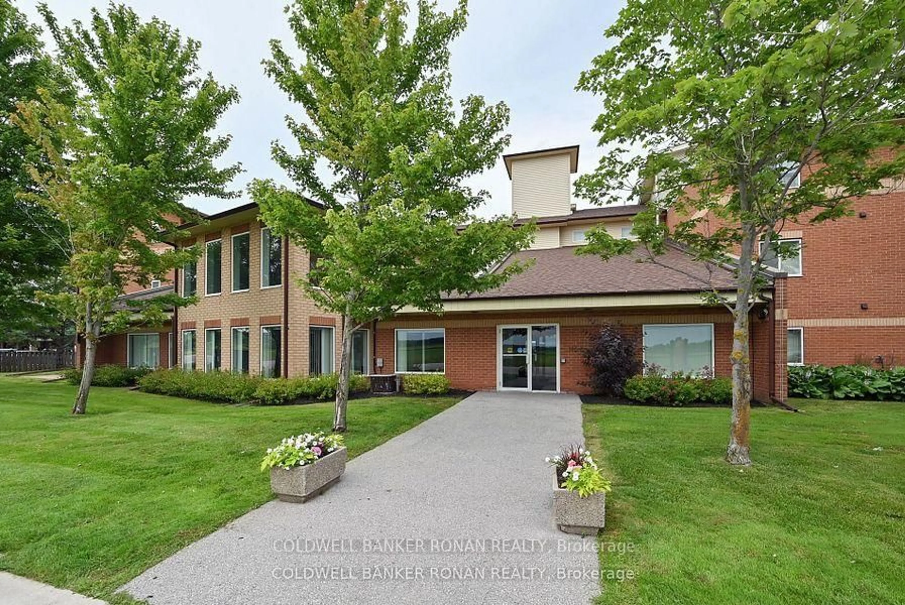 Indoor foyer for 247 King St #314, New Tecumseth Ontario L9R 1N4