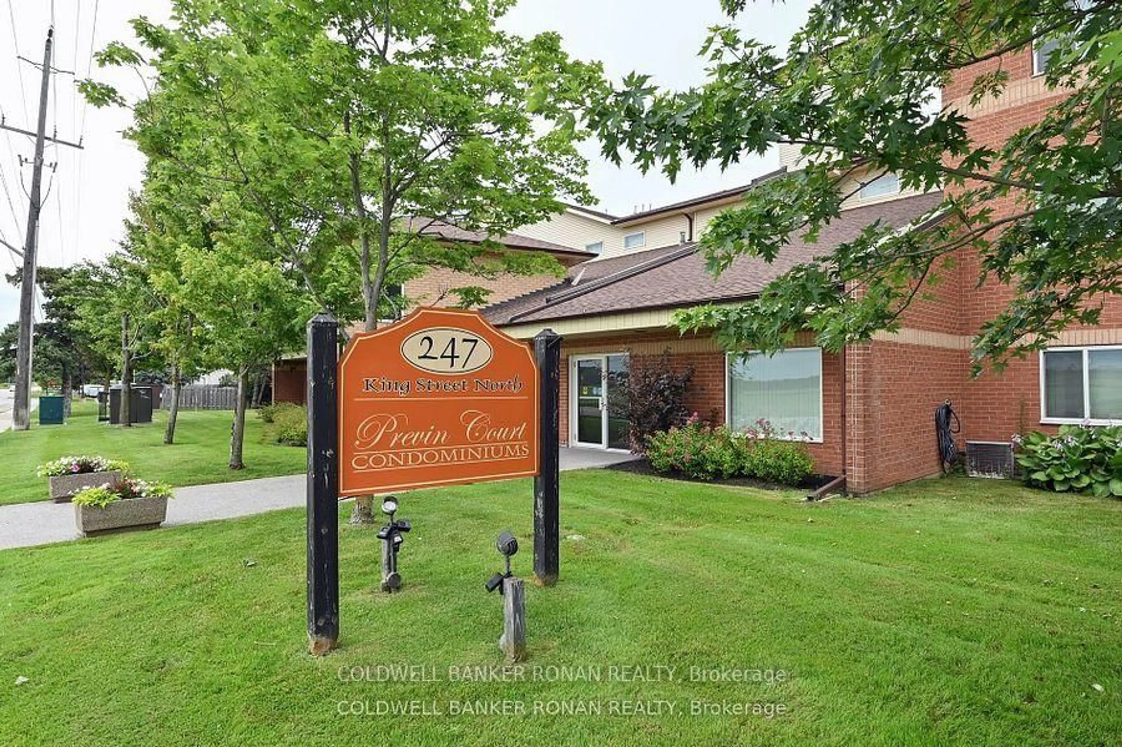 Indoor foyer for 247 King St #314, New Tecumseth Ontario L9R 1N4