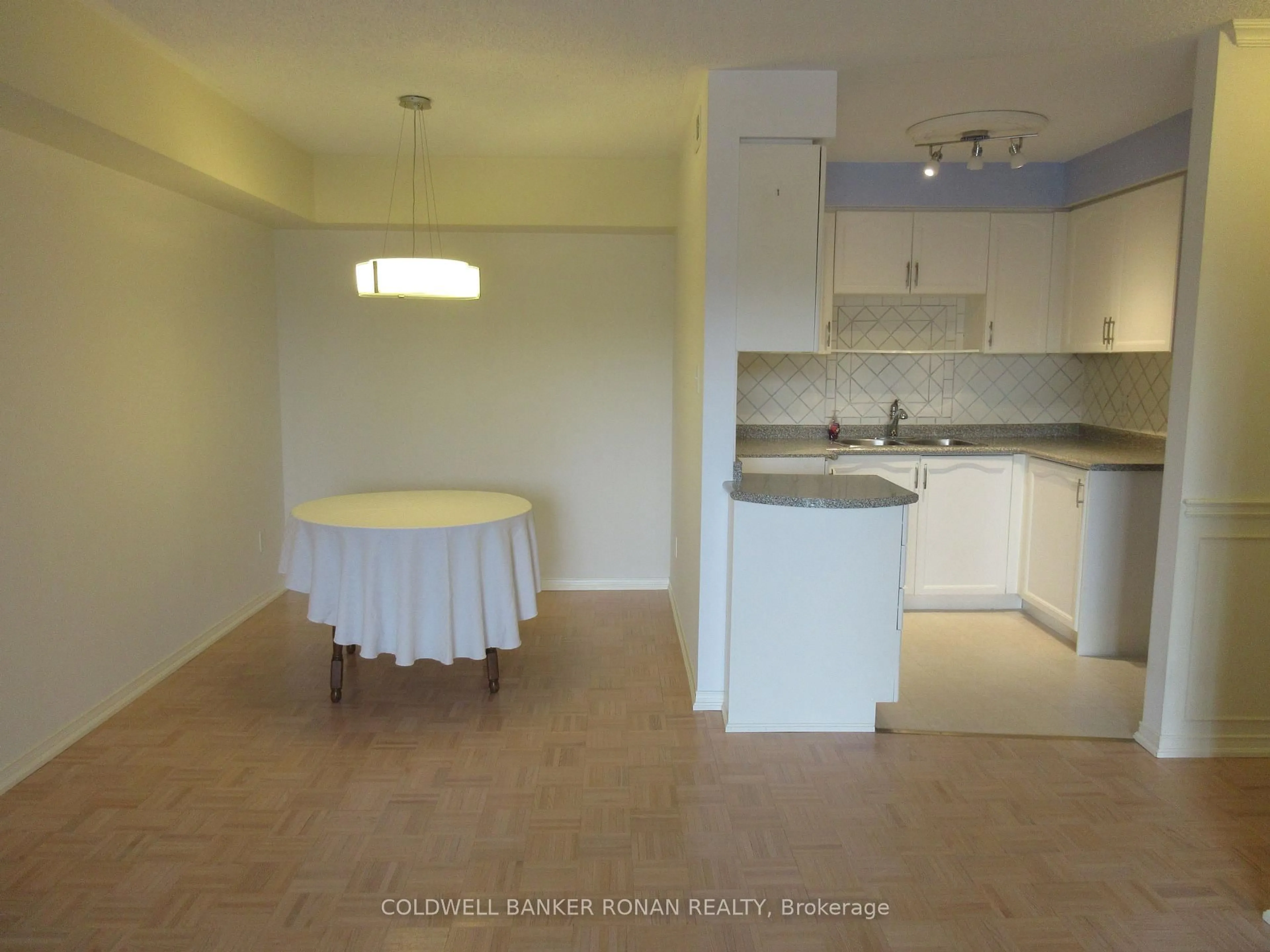 Standard kitchen, unknown for 247 King St #314, New Tecumseth Ontario L9R 1N4