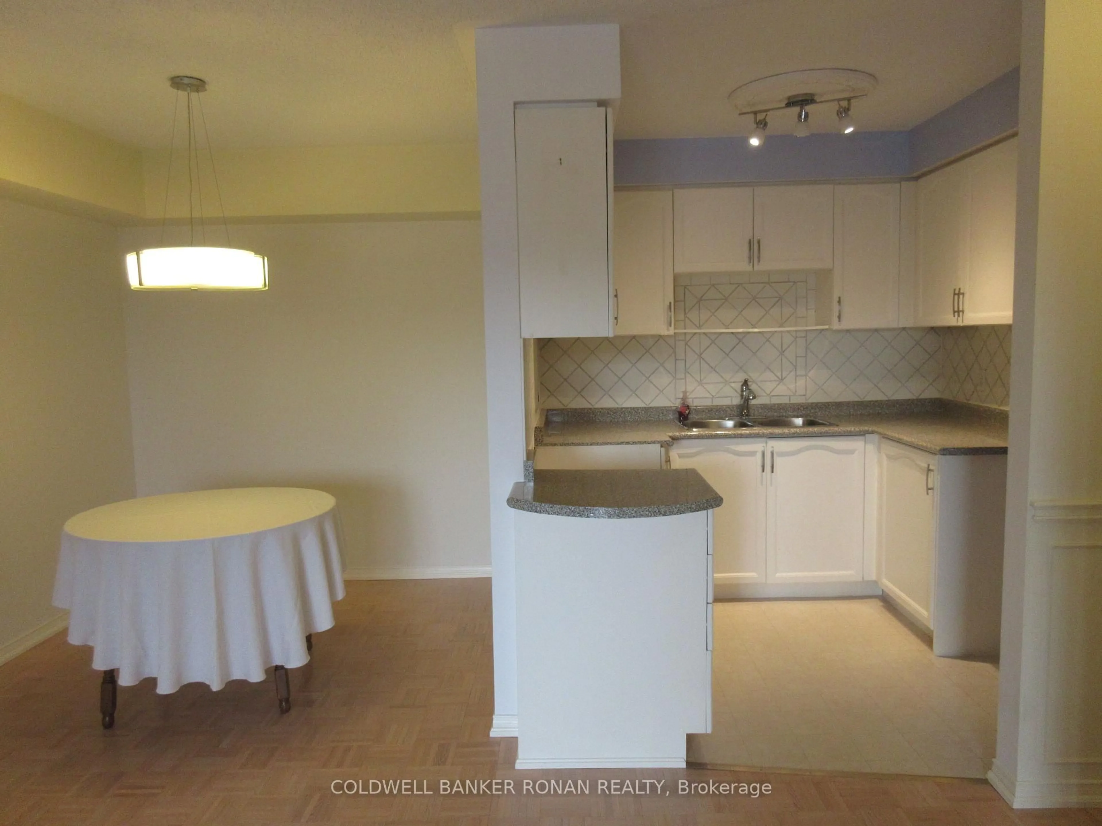 Standard kitchen, unknown for 247 King St #314, New Tecumseth Ontario L9R 1N4