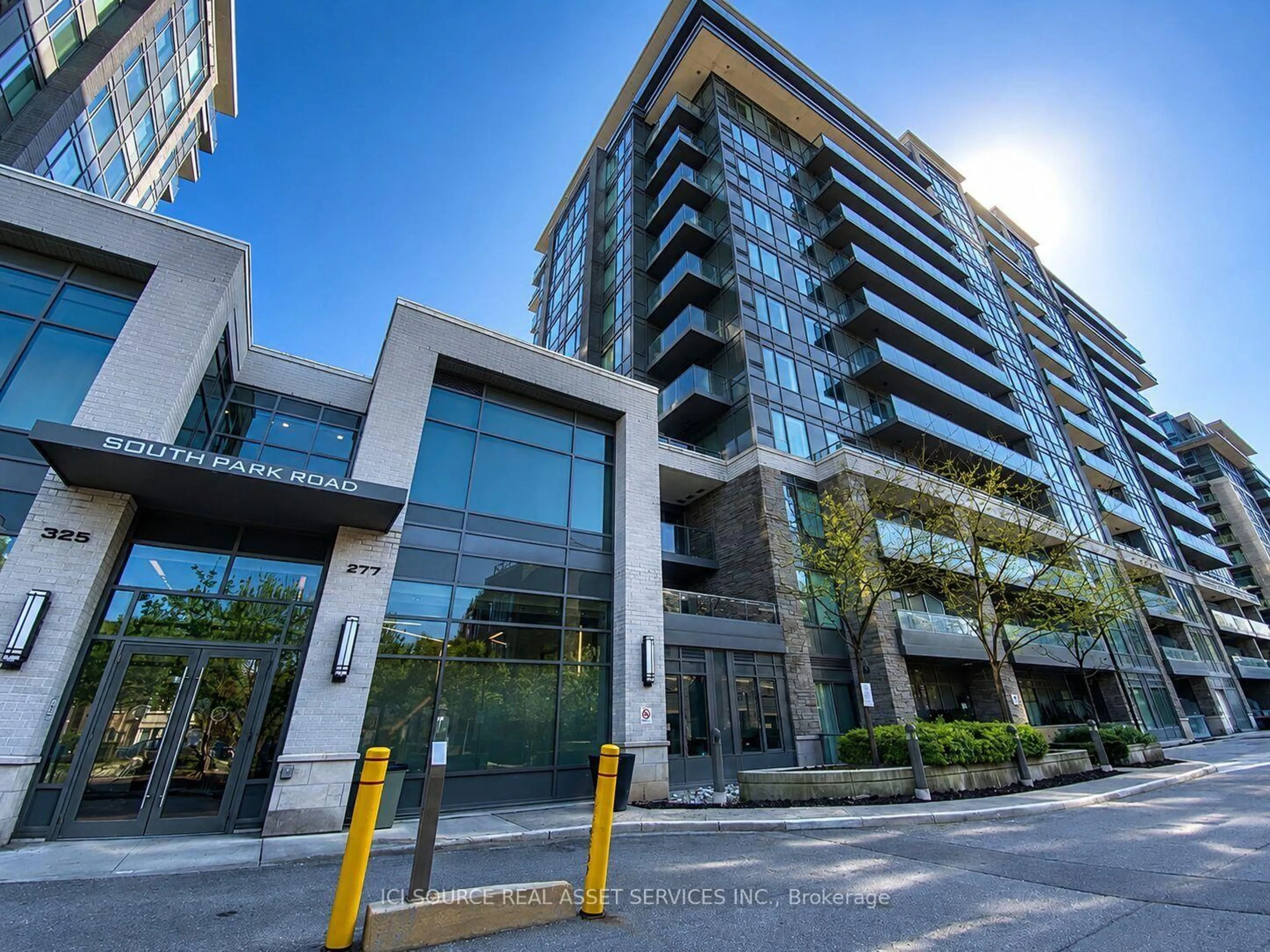 Indoor foyer for 277 South Park Rd #920, Markham Ontario L3T 0B8