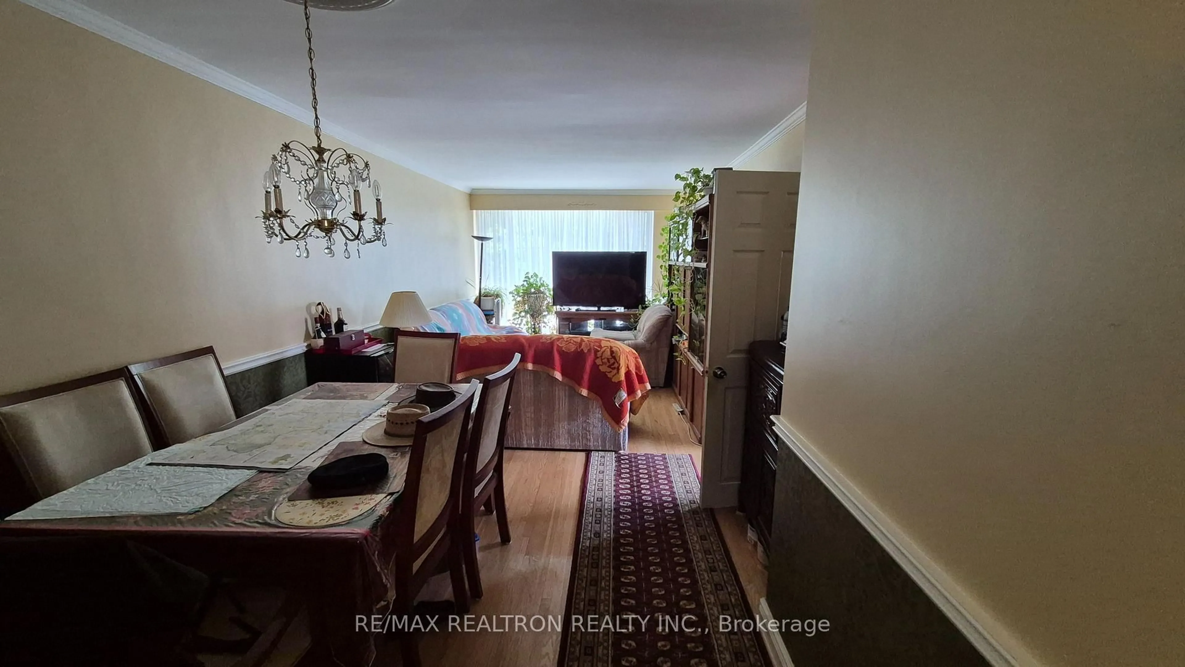 Dining room, ceramic/tile floor for 314 Browndale Cres, Richmond Hill Ontario L4C 3J2