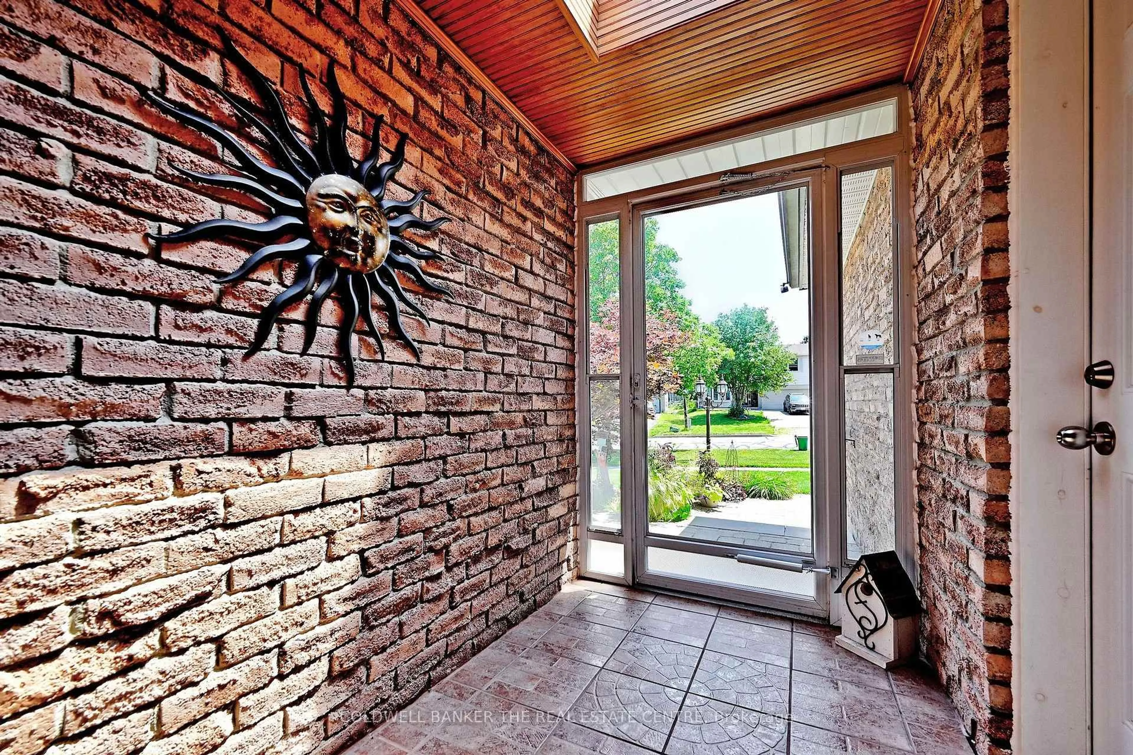 Indoor entryway for 134 Huron Heights Dr, Newmarket Ontario L3Y 6N3