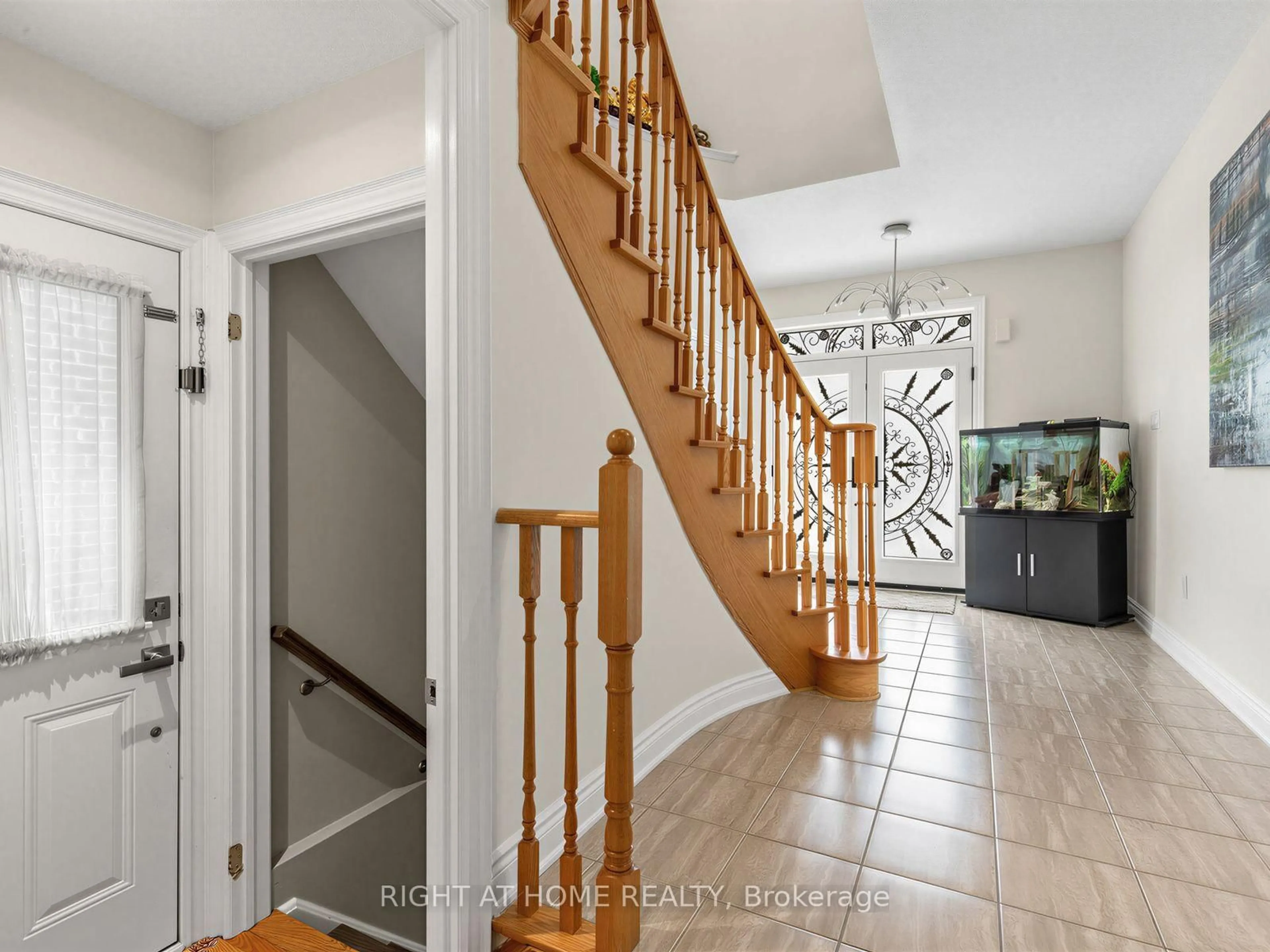 Indoor entryway for 99 Richler Ave, Vaughan Ontario L4H 3Y6