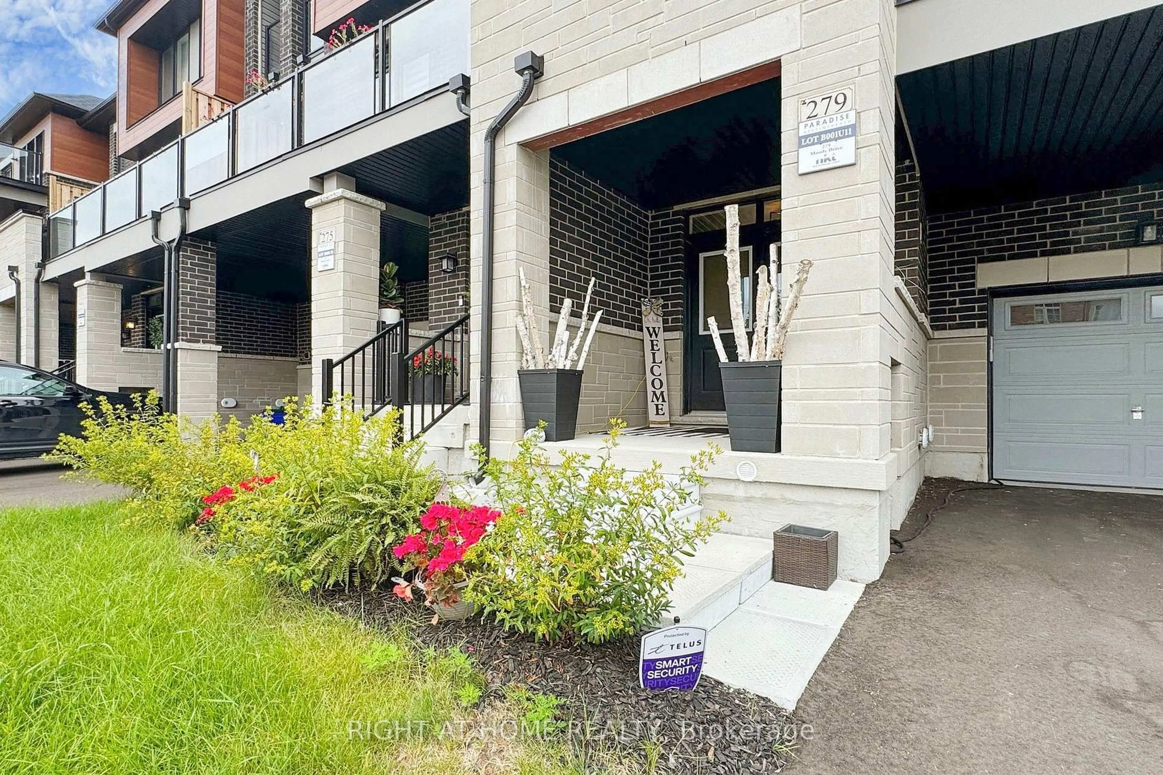 Patio, street for 279 Moody Dr, Vaughan Ontario L4H 3N5