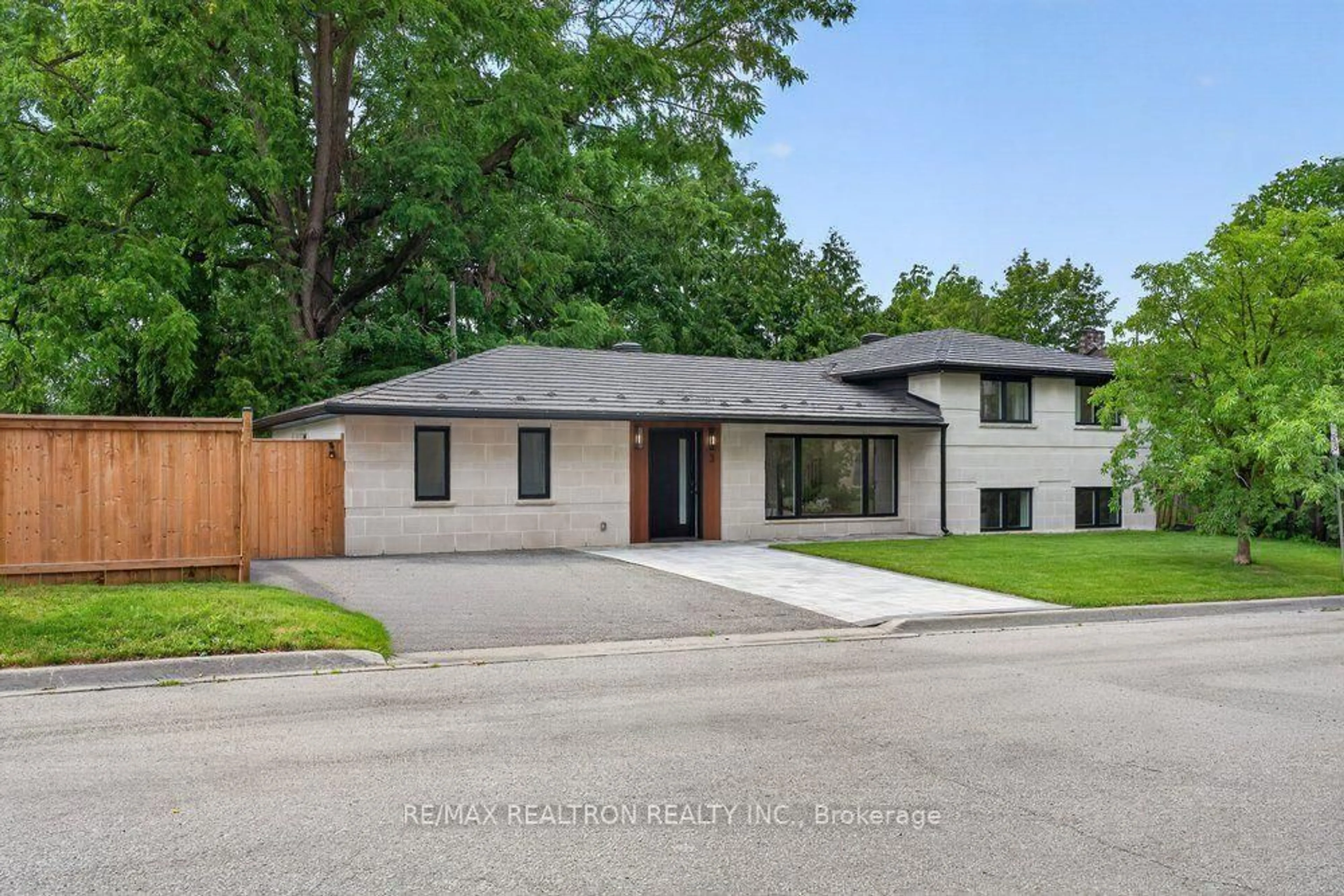 Home with brick exterior material, street for 3 Reuben St, Aurora Ontario L4G 2M1