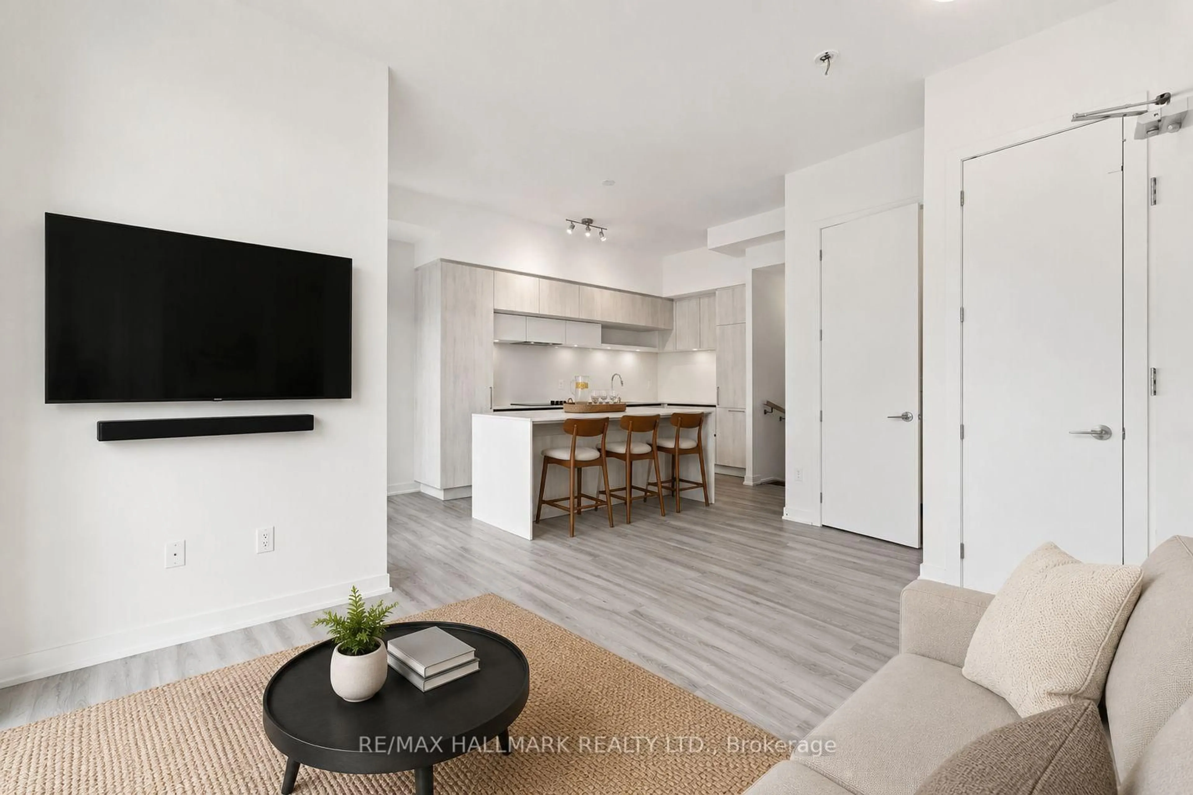 Living room with furniture, unknown for 11 David Eyer Rd #1508, Richmond Hill Ontario L4S 0N4