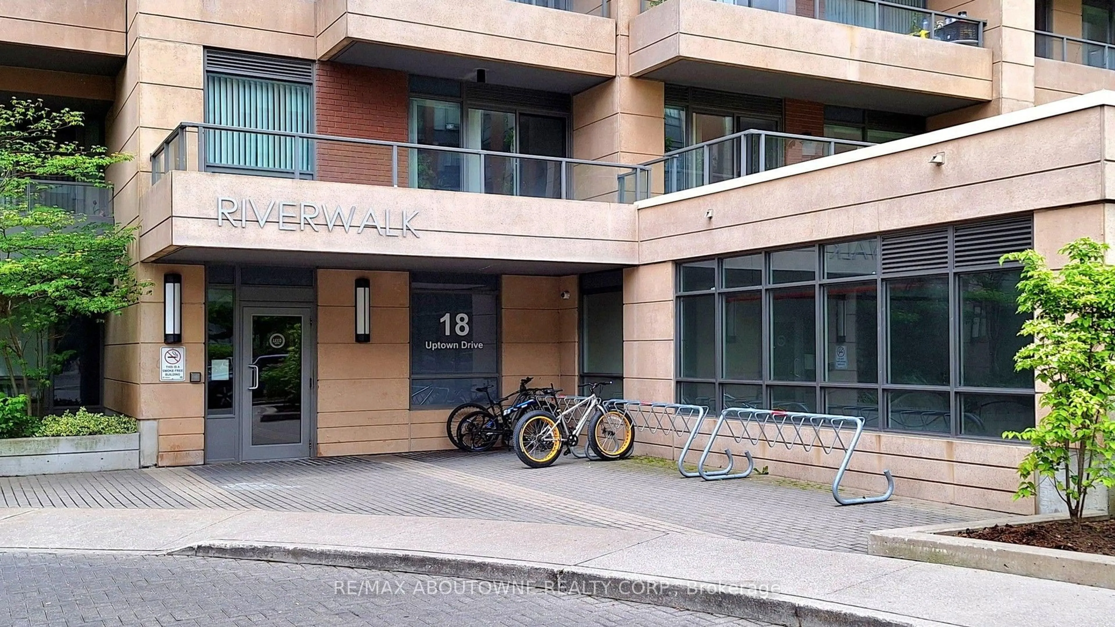 Indoor foyer for 18 Uptown Dr #921, Markham Ontario L3R 5M5