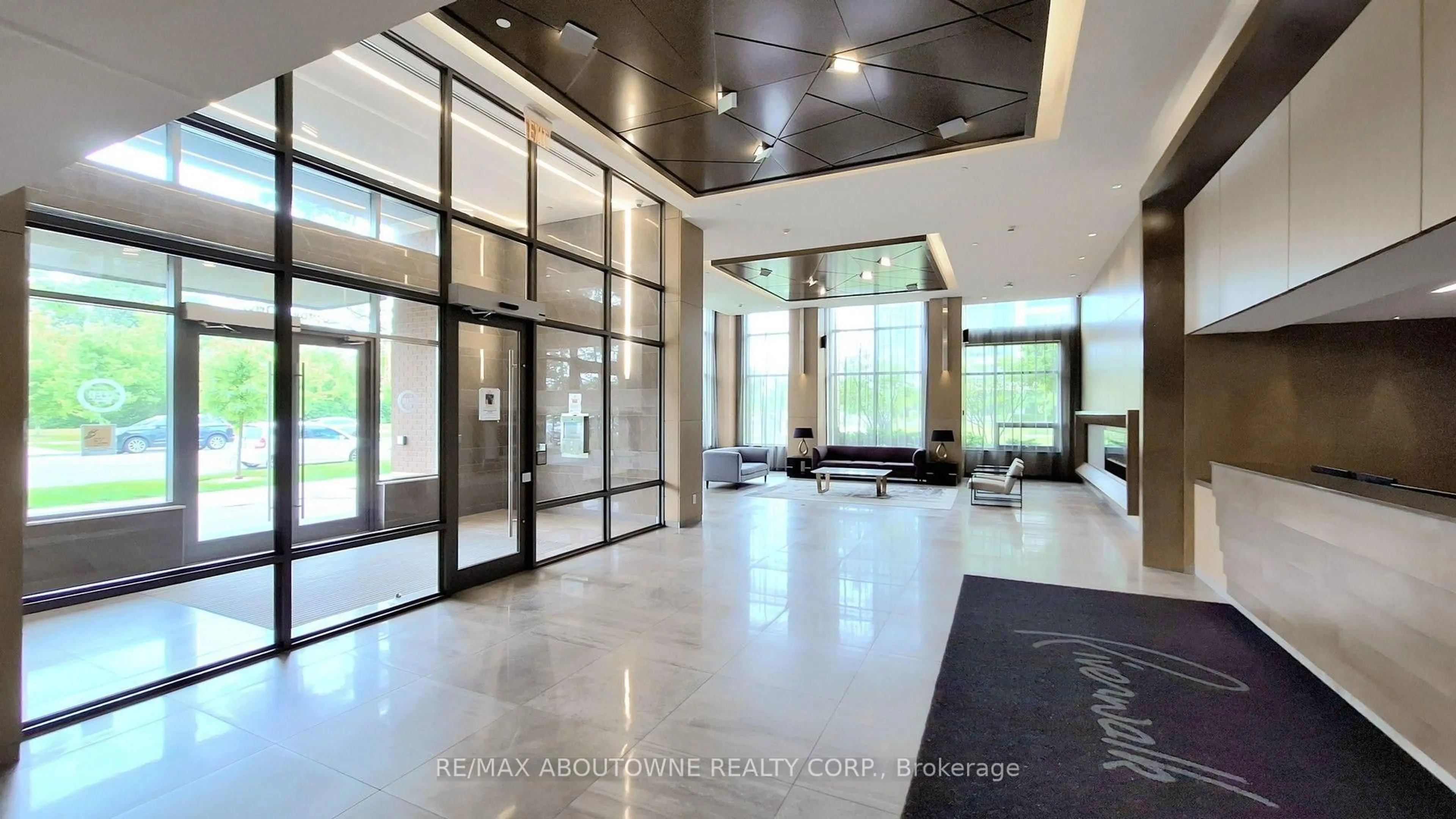 Indoor foyer for 18 Uptown Dr #921, Markham Ontario L3R 5M5