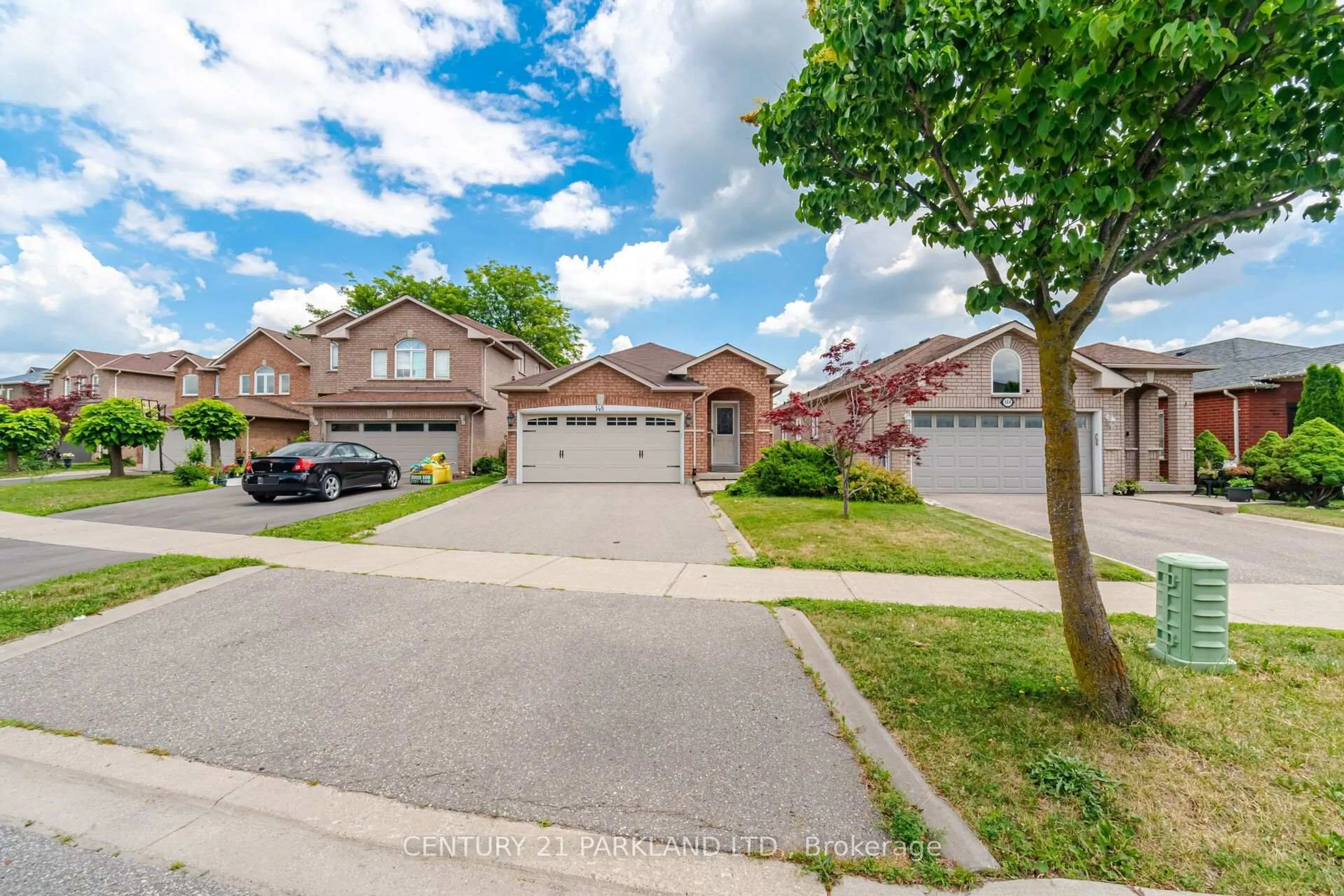 A pic from outside/outdoor area/front of a property/back of a property/a pic from drone, street for 148 Solway Ave, Vaughan Ontario L6A 2X2