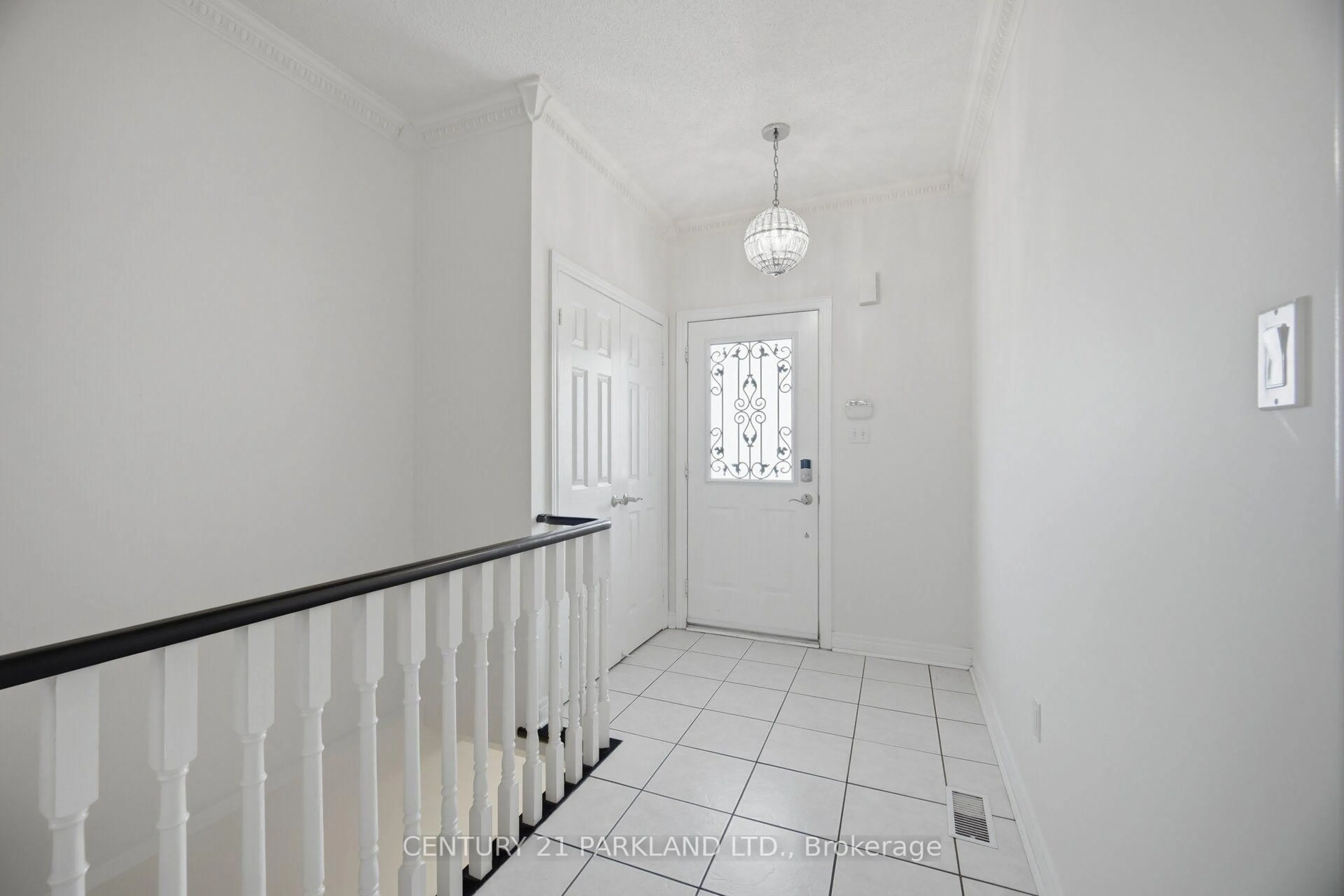 Indoor foyer for 148 Solway Ave, Vaughan Ontario L6A 2X2