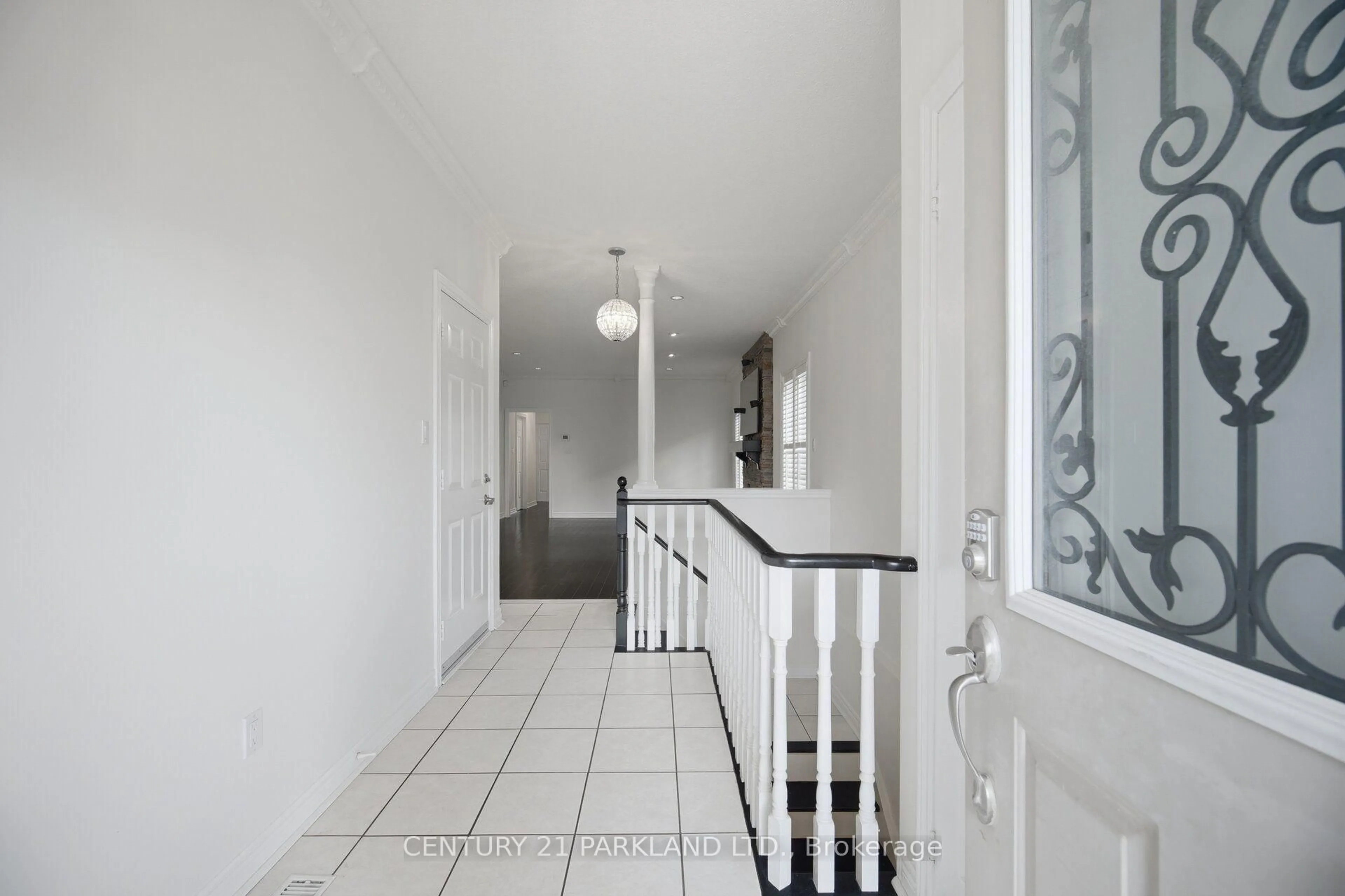 Indoor foyer for 148 Solway Ave, Vaughan Ontario L6A 2X2