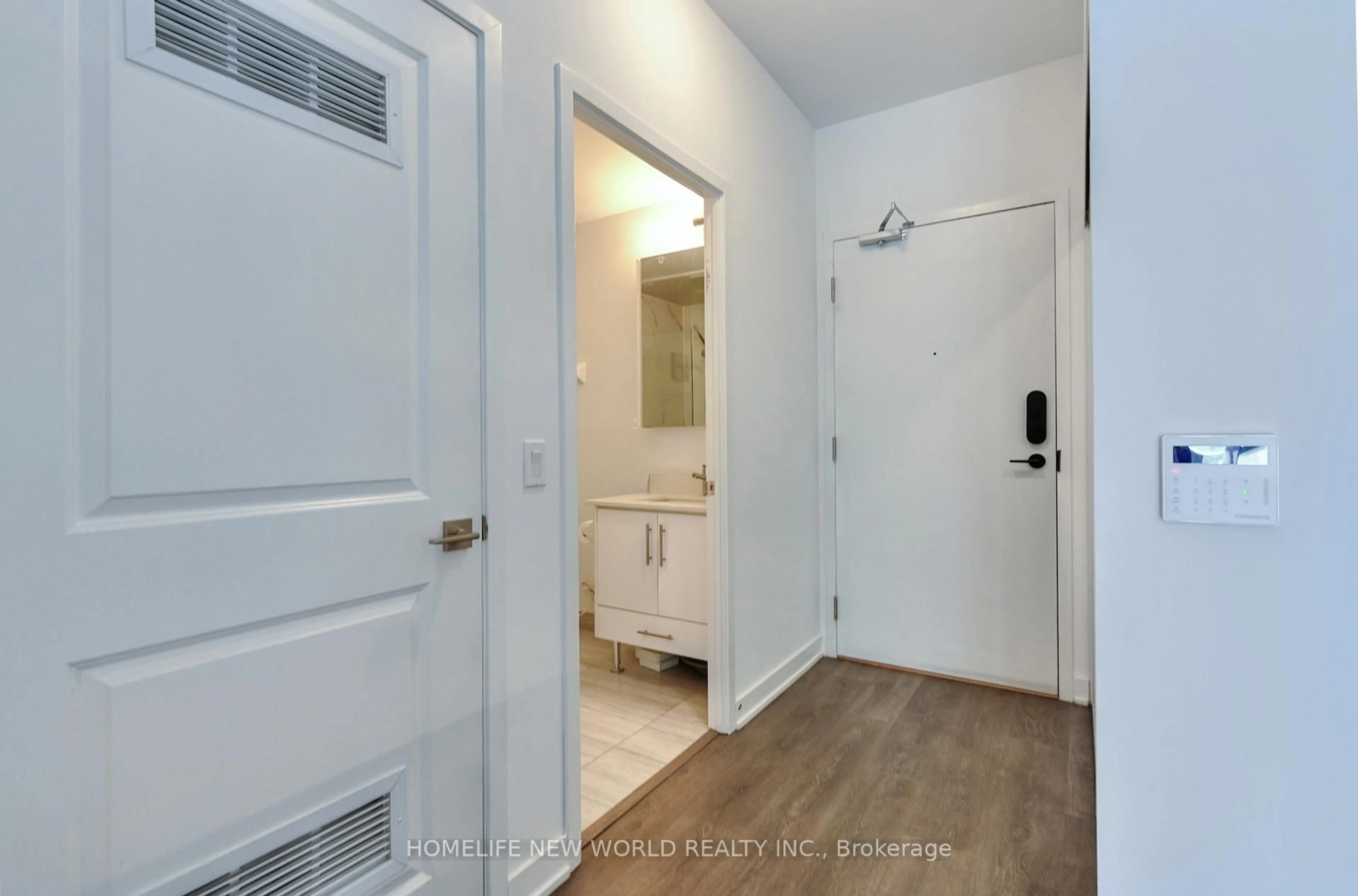 Indoor entryway for 85 Oneida Cres #811, Richmond Hill Ontario L4B 0H3