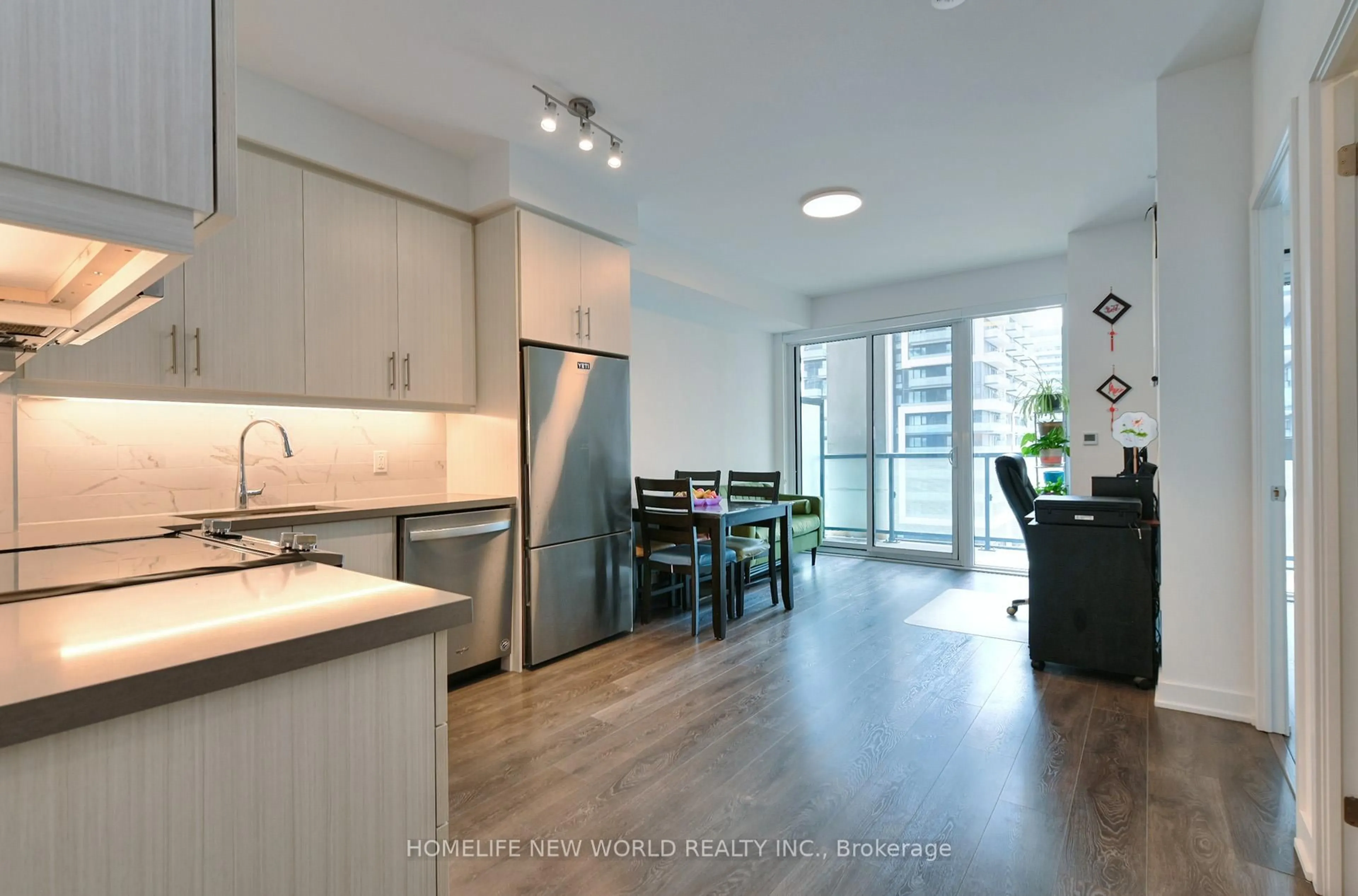 Unknown for 85 Oneida Cres #811, Richmond Hill Ontario L4B 0H3