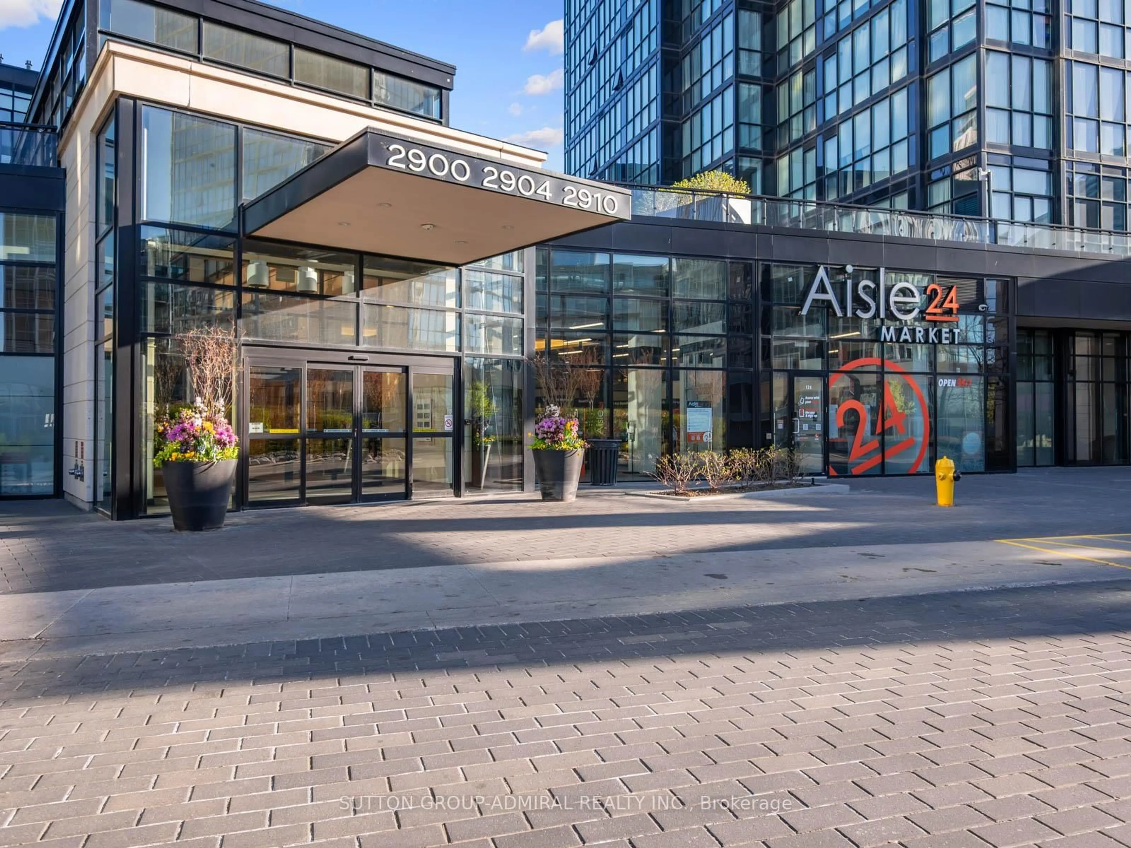 Indoor foyer for 2900 Highway 7 #512, Vaughan Ontario L4K 0G3