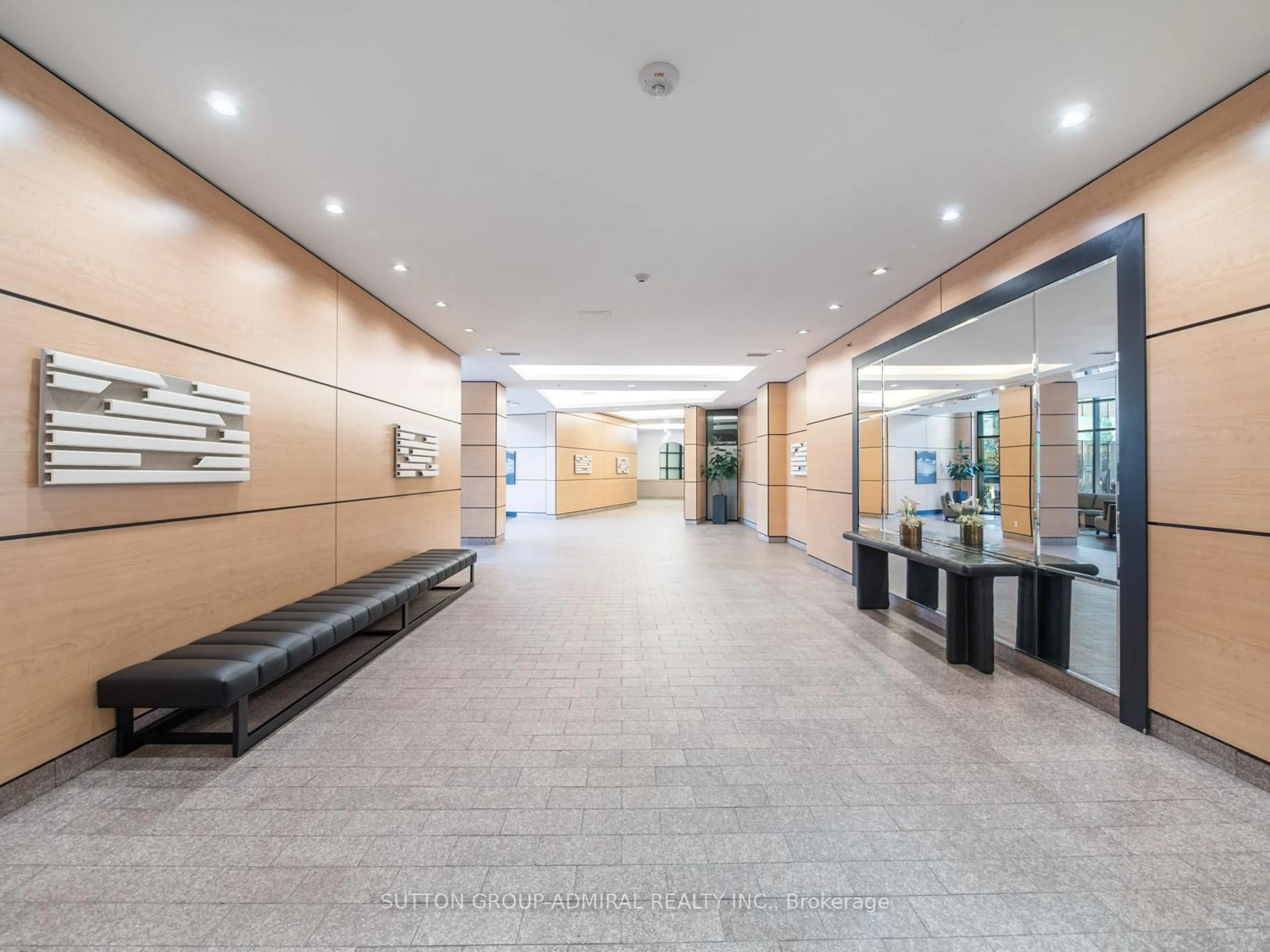 Indoor foyer for 2900 Highway 7 #512, Vaughan Ontario L4K 0G3