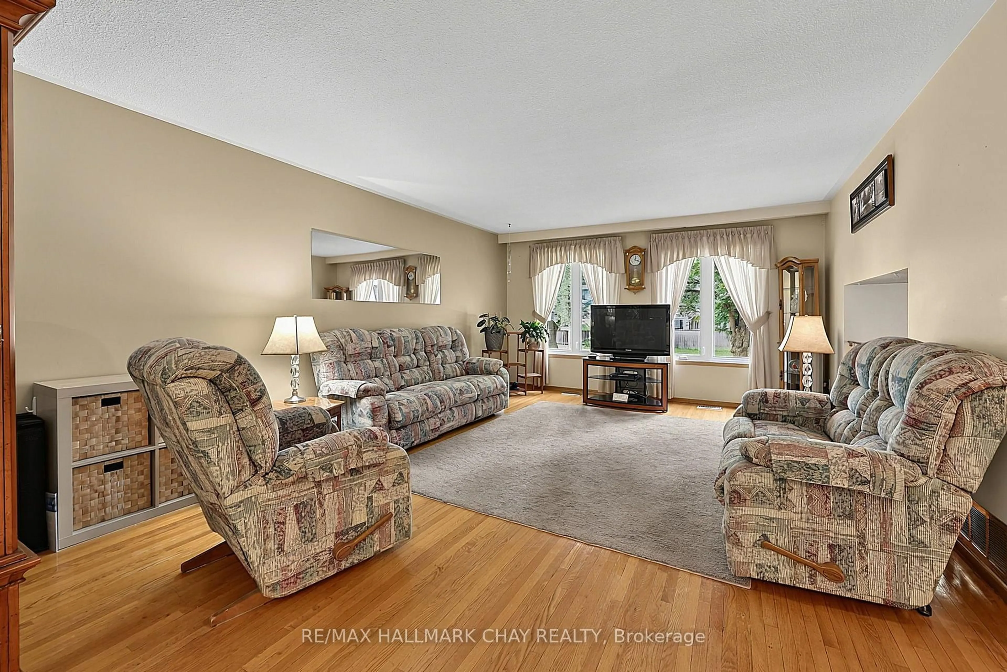 Living room with furniture, unknown for 11 Second St, New Tecumseth Ontario L0G 1A0