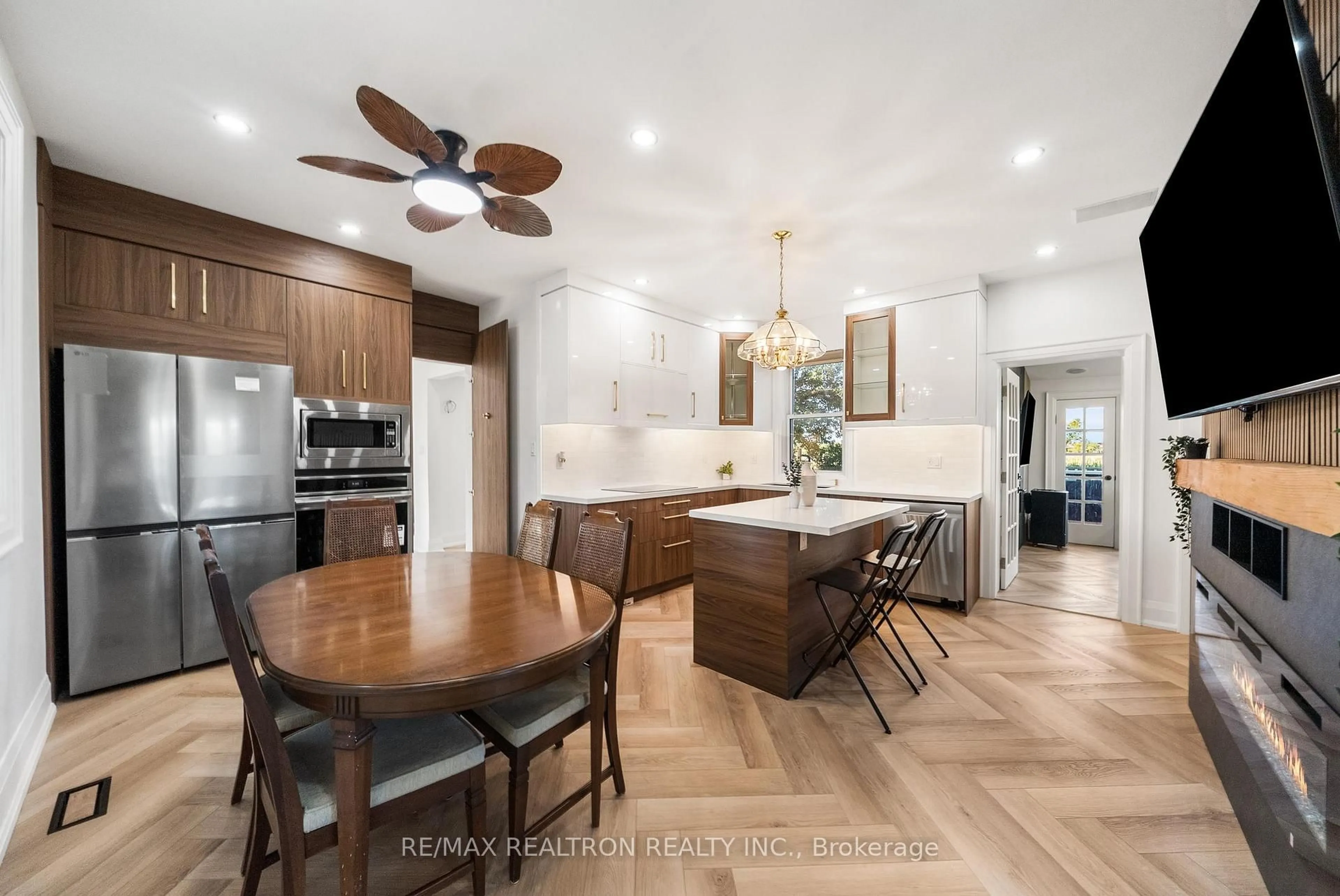 Open concept kitchen, unknown for 27453 Highway 48, Georgina Ontario L0E 1R0