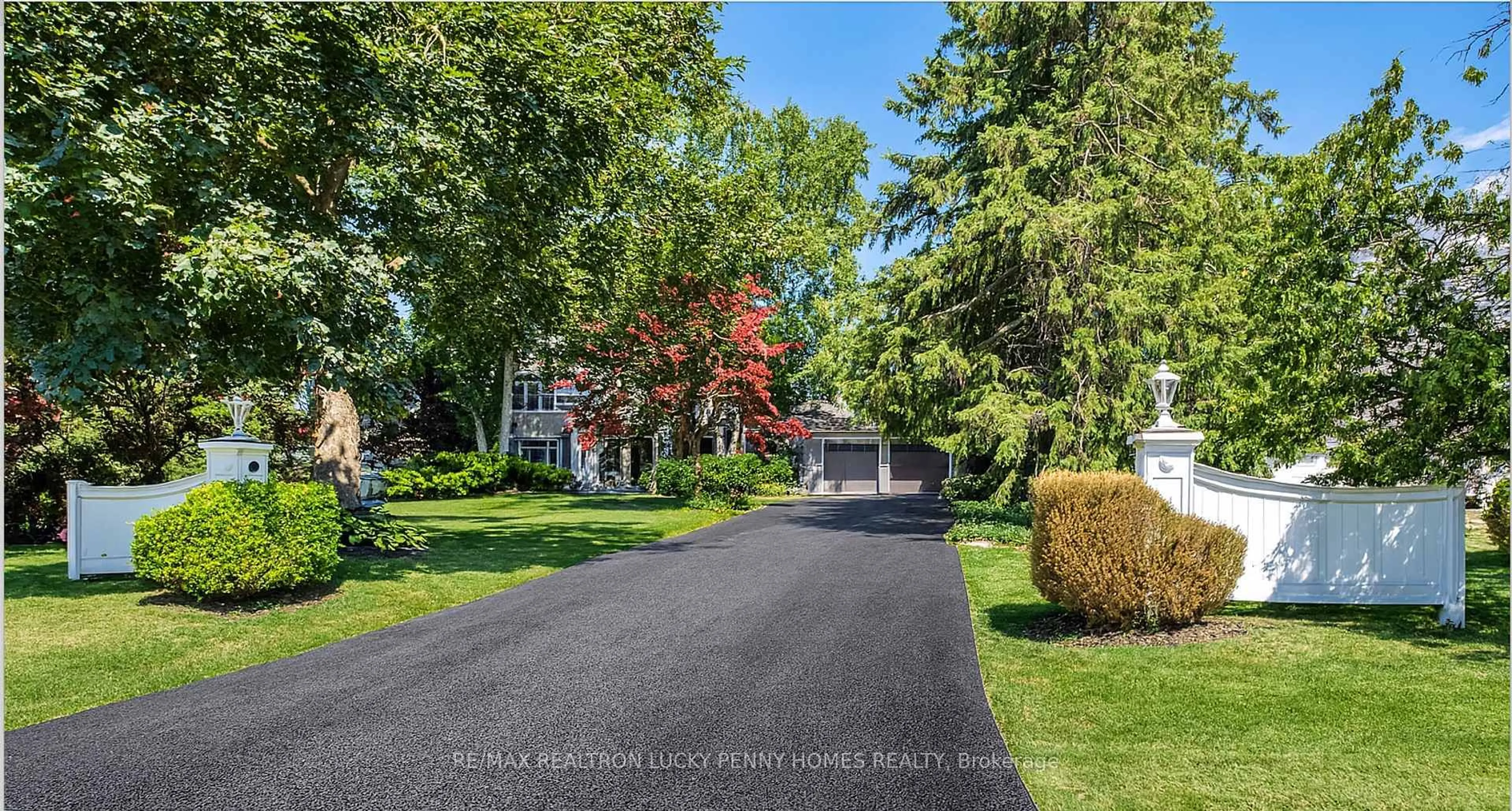 A pic from outside/outdoor area/front of a property/back of a property/a pic from drone, street for 26 Wembley Ave, Markham Ontario L3R 2A9