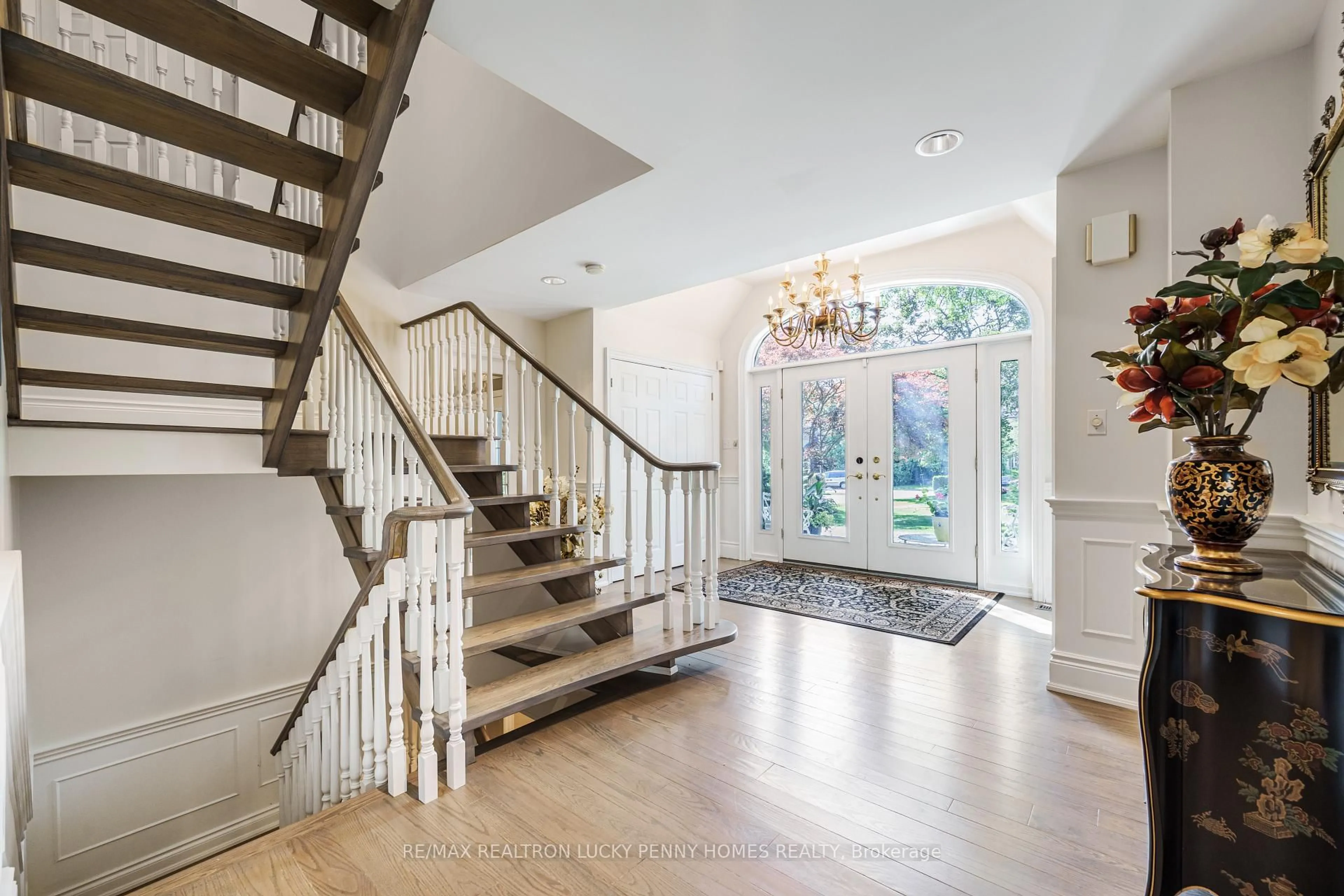 Indoor entryway for 26 Wembley Ave, Markham Ontario L3R 2A9