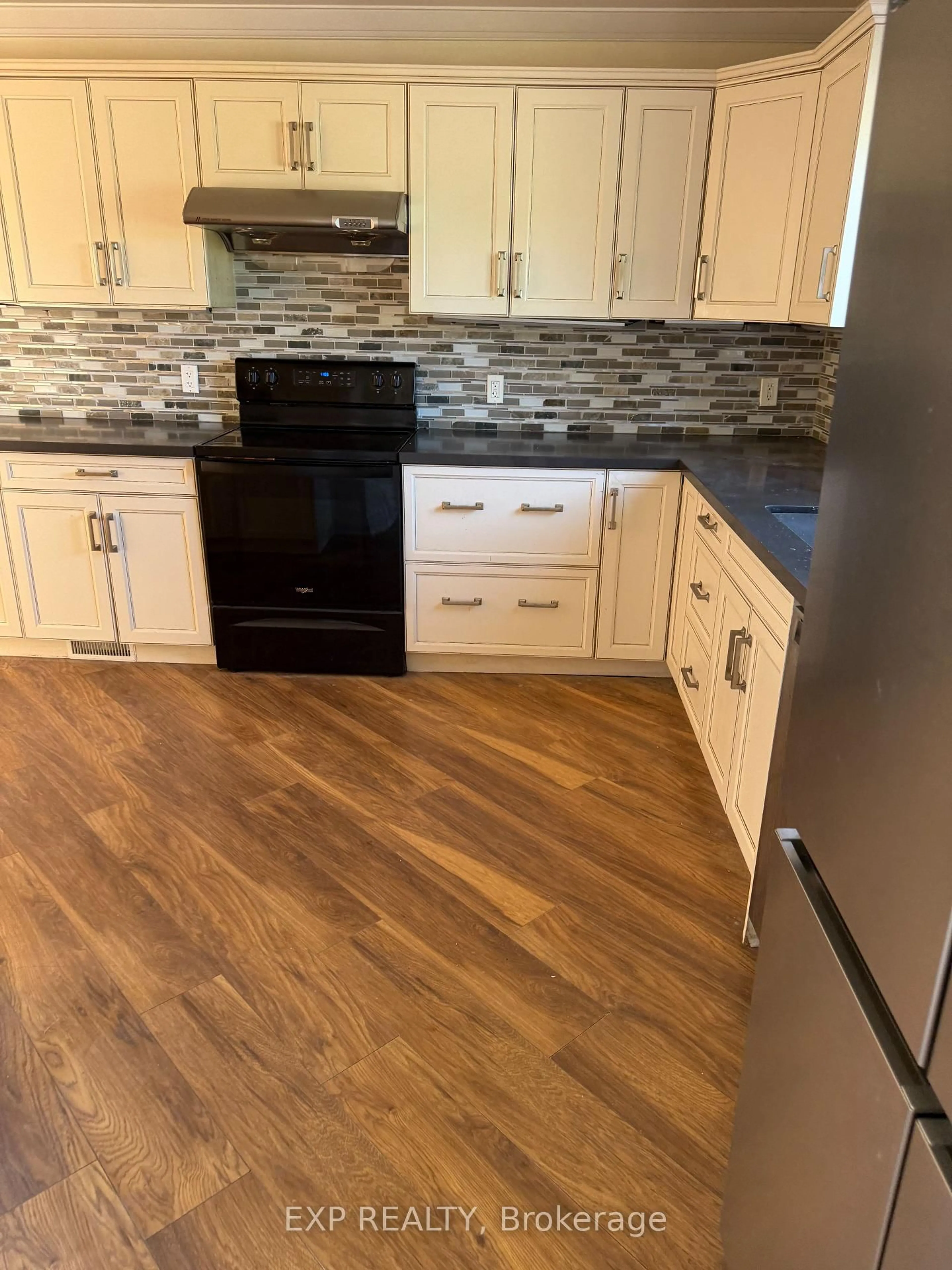 Open concept kitchen, unknown for 41 Hodgins Ave, Georgina Ontario L4P 3N1