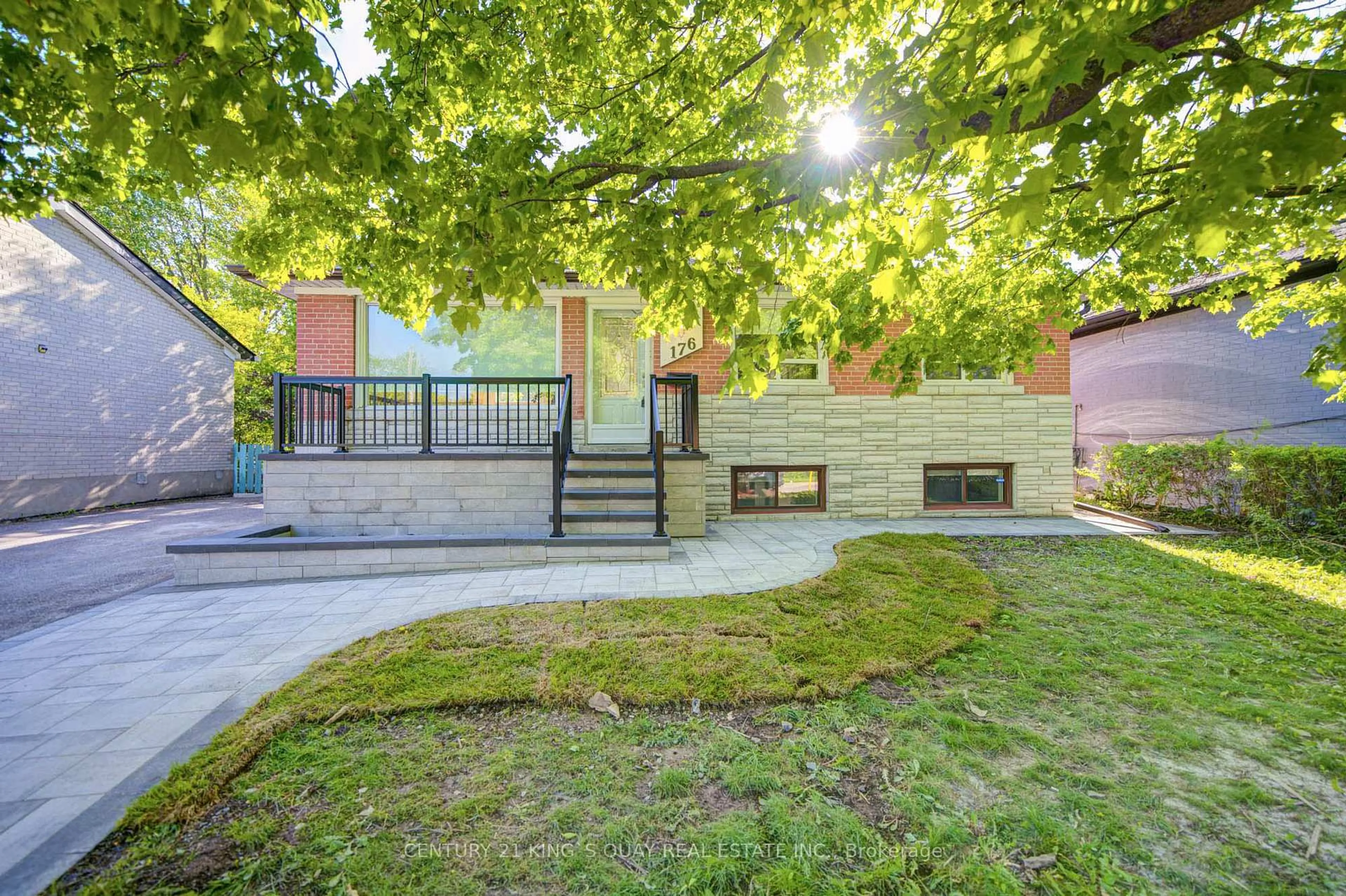 Patio, street for 176 Felix Rd, Richmond Hill Ontario L4C 3M9