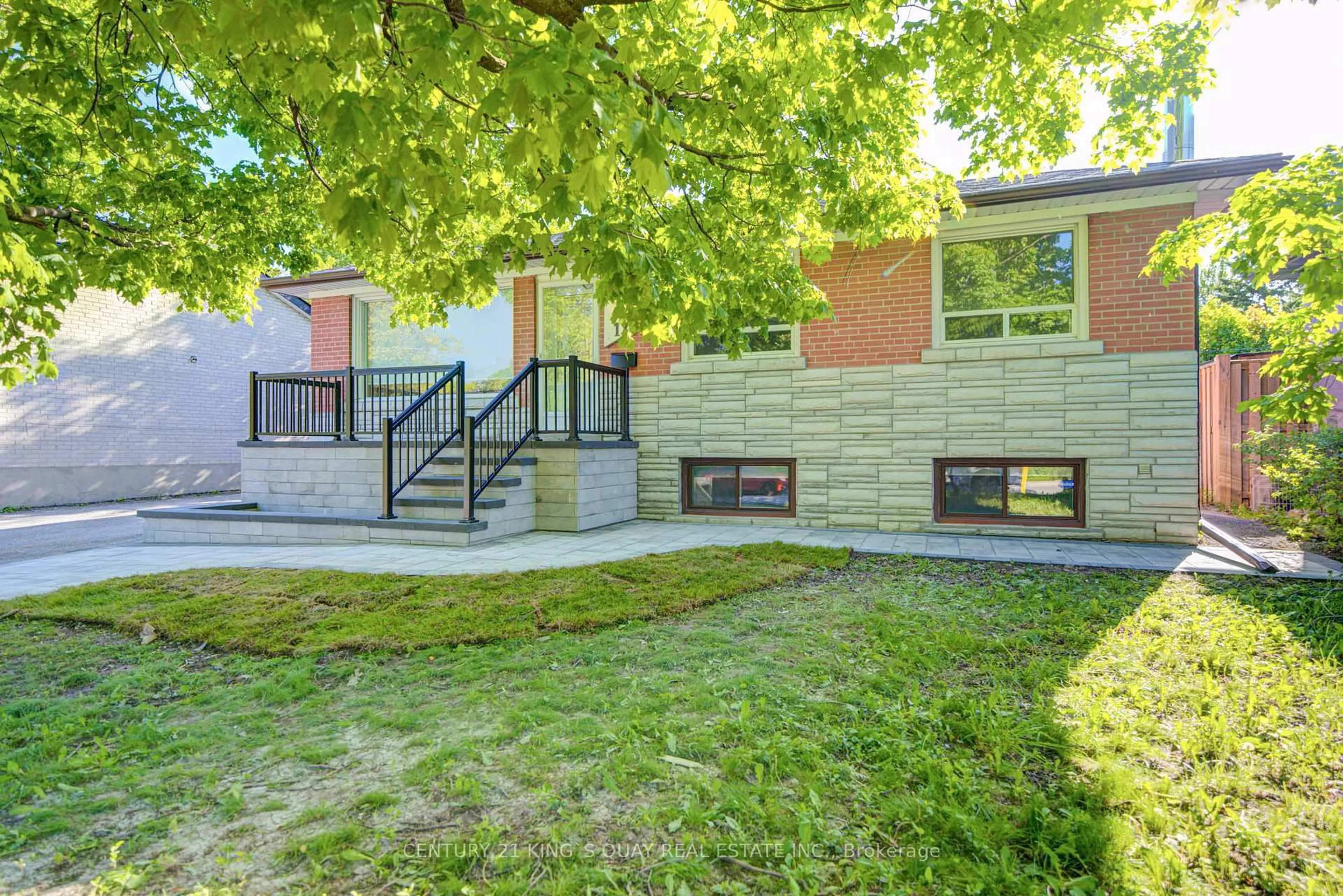 Patio, street for 176 Felix Rd, Richmond Hill Ontario L4C 3M9