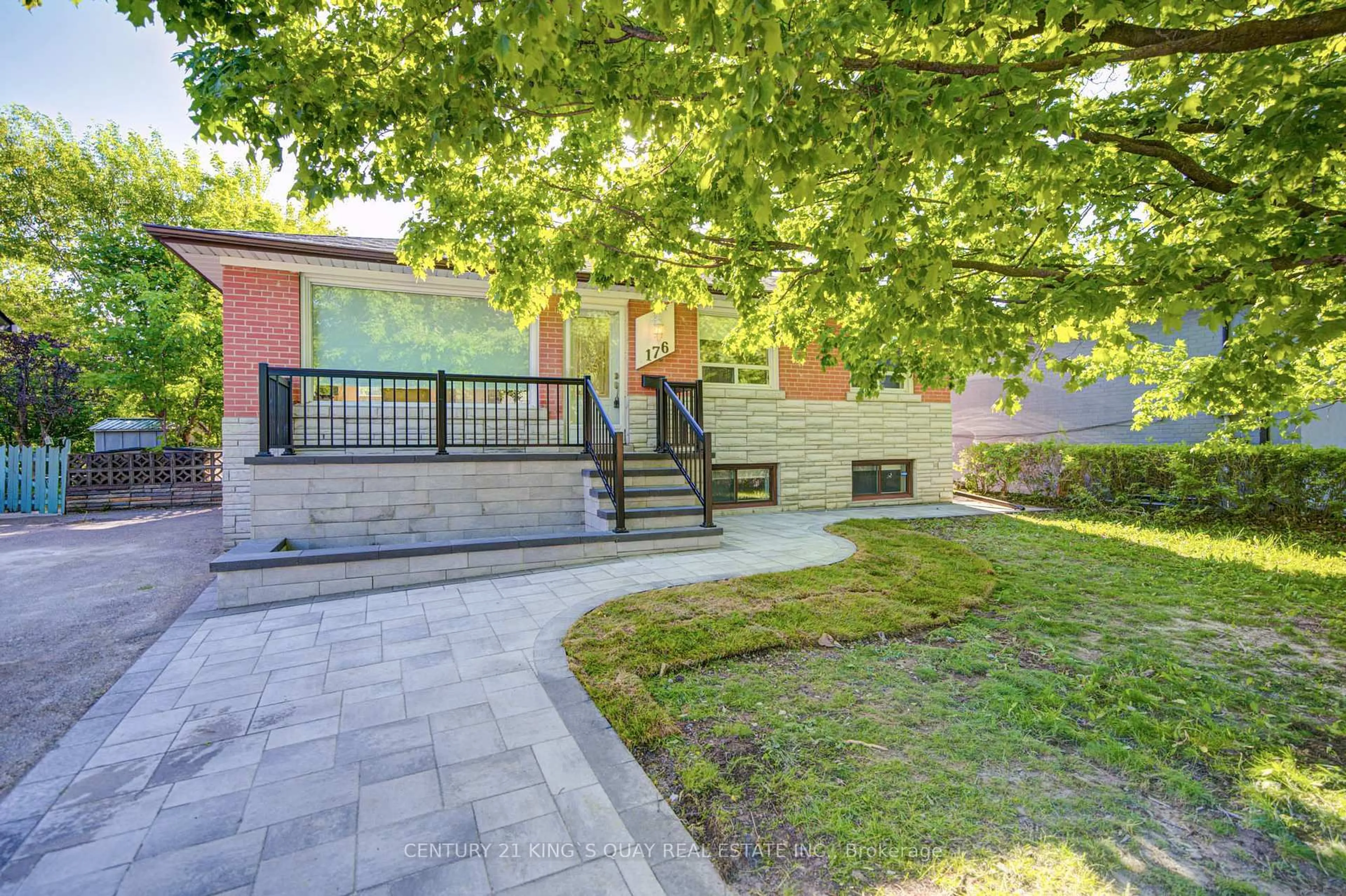 Patio, street for 176 Felix Rd, Richmond Hill Ontario L4C 3M9