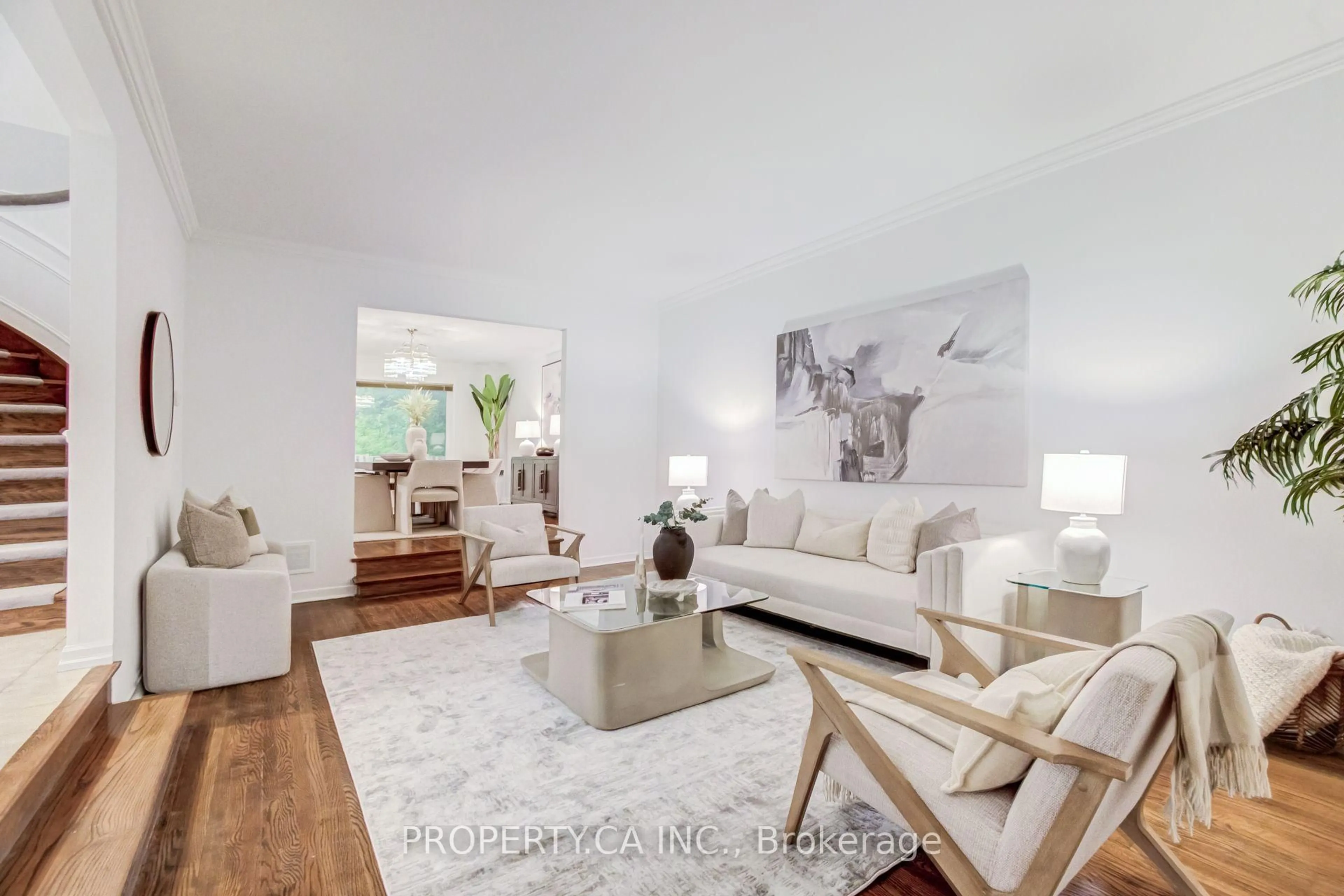 Living room with furniture, unknown for 143 Cambridge Cres, Richmond Hill Ontario L4C 6G1